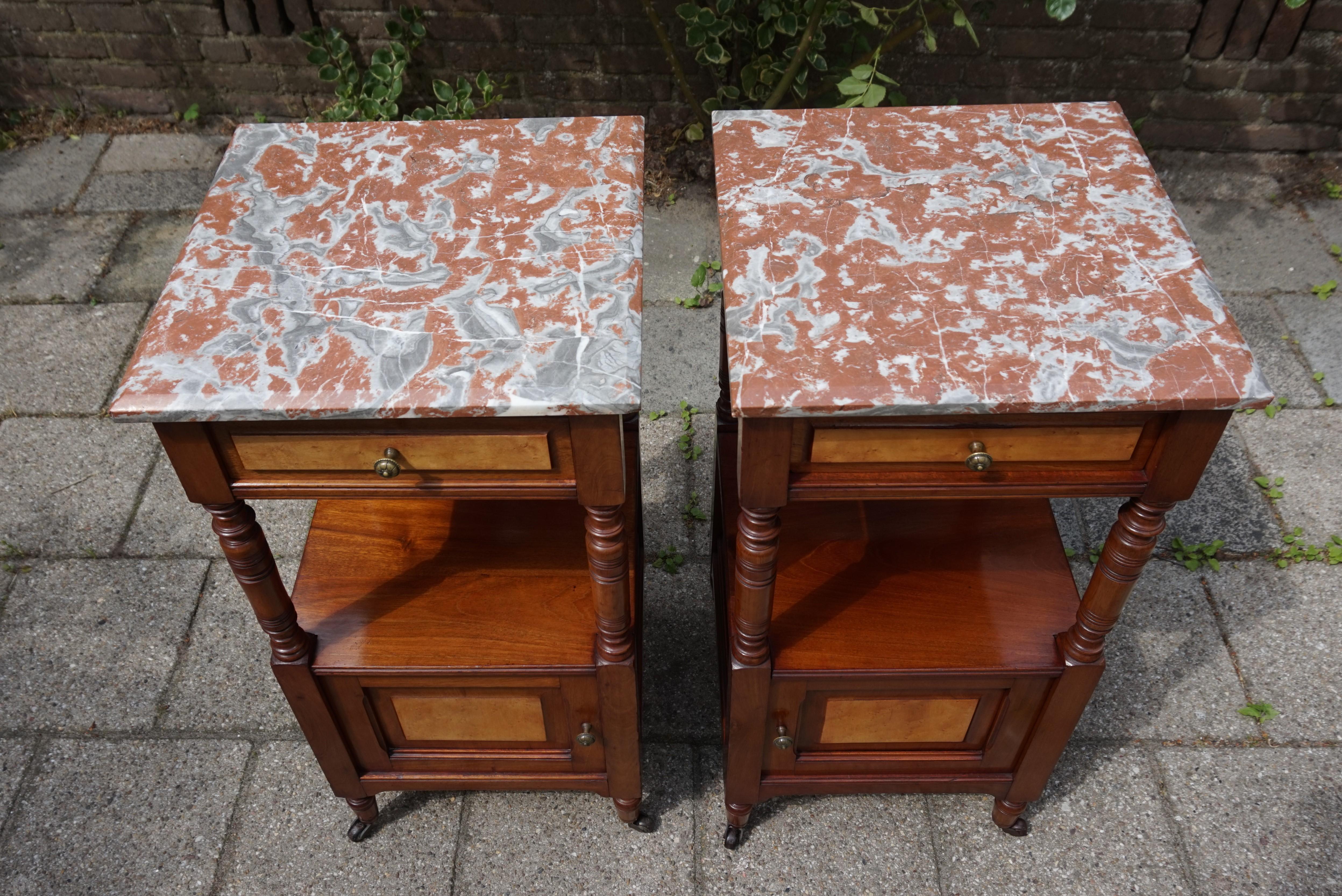 19th Century Antique Pair of Nutwood Nightstands with Bird's-Eye Maple Inlay and Marble Tops For Sale