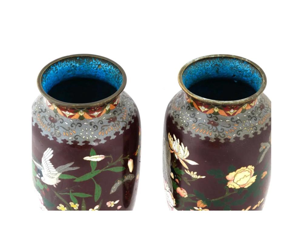 Cloisonné Ancienne paire de vases japonais en émail cloisonné marron