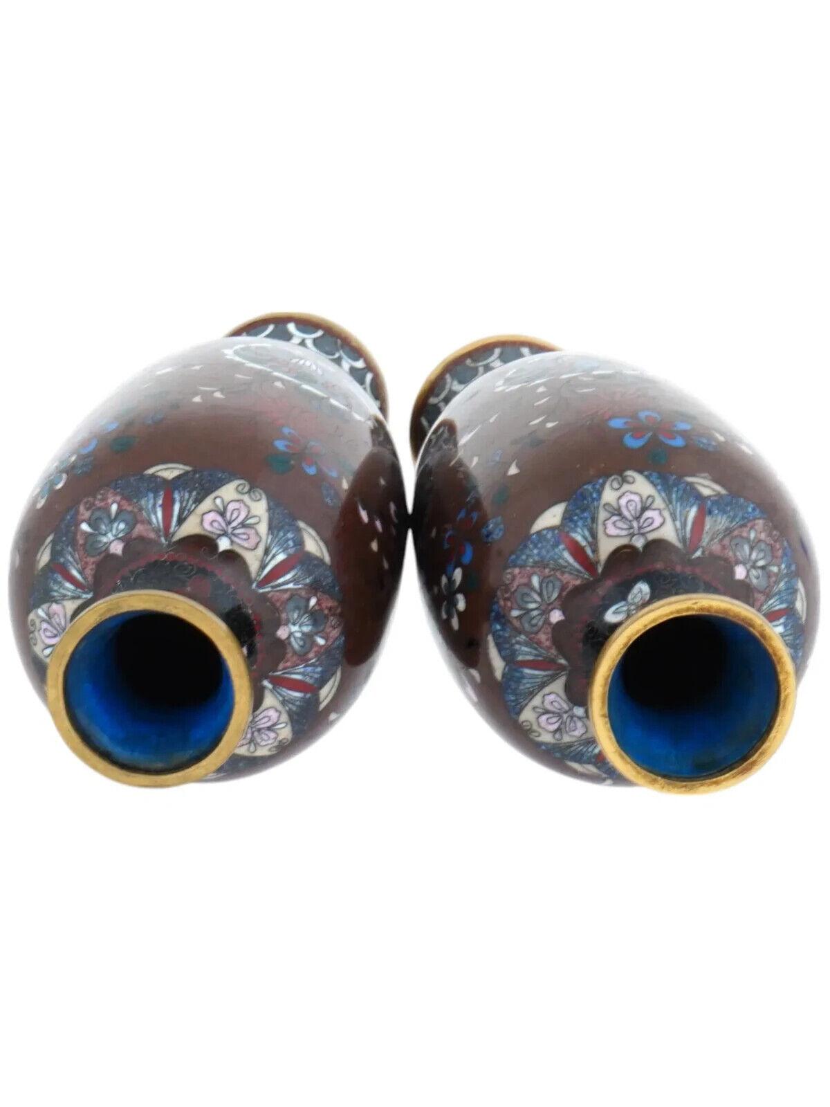 Antikes Paar japanische Meiji-Cloisonné-Emaille-Vasen aus der Meiji-Zeit (Meiji-Periode) im Angebot