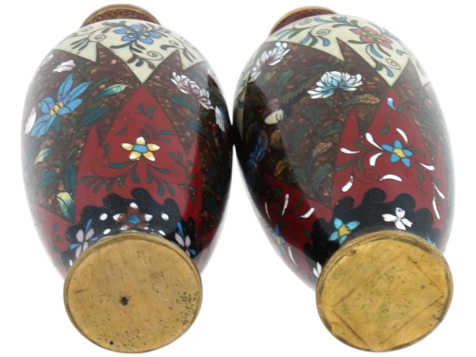 Antique Pair Of Meiji Japanese Cloisonne Enamel Vases In Good Condition For Sale In New York, NY