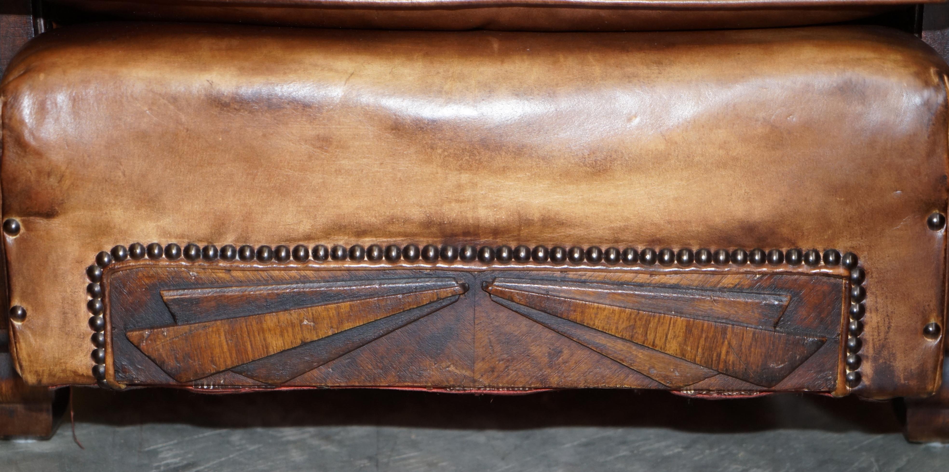 Paire de fauteuils anciens Metropolitan Art Déco 1920 en cuir marron teint à la main en vente 3