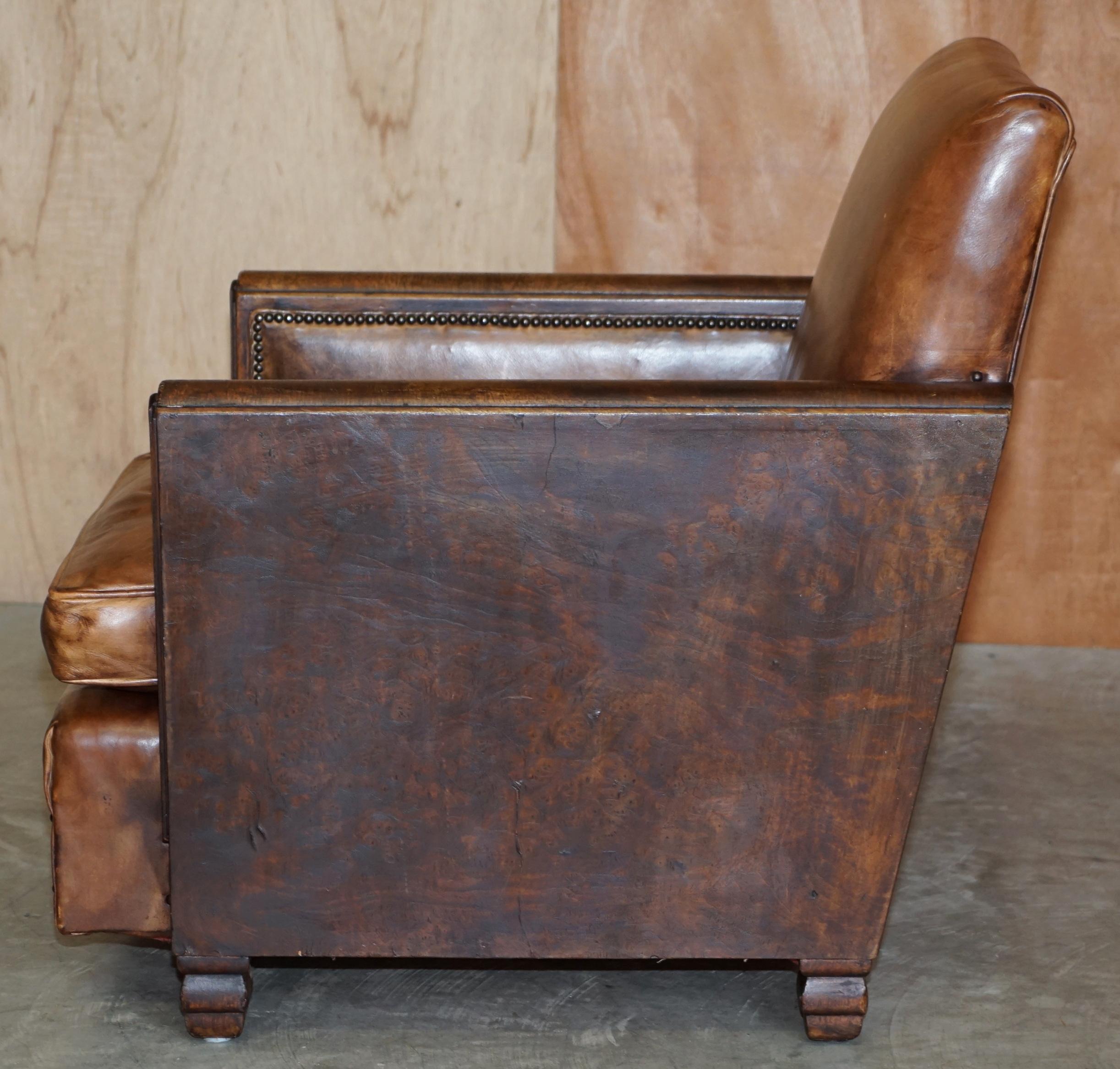 Paire de fauteuils anciens Metropolitan Art Déco 1920 en cuir marron teint à la main en vente 5