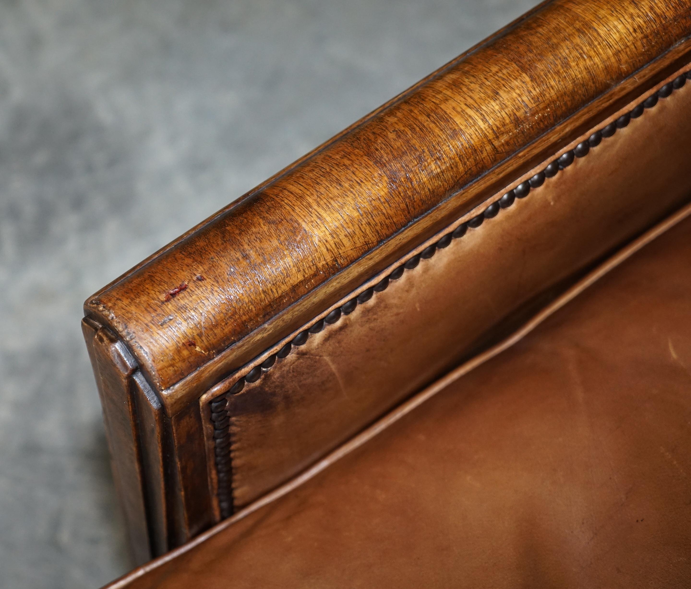 Paire de fauteuils anciens Metropolitan Art Déco 1920 en cuir marron teint à la main en vente 10