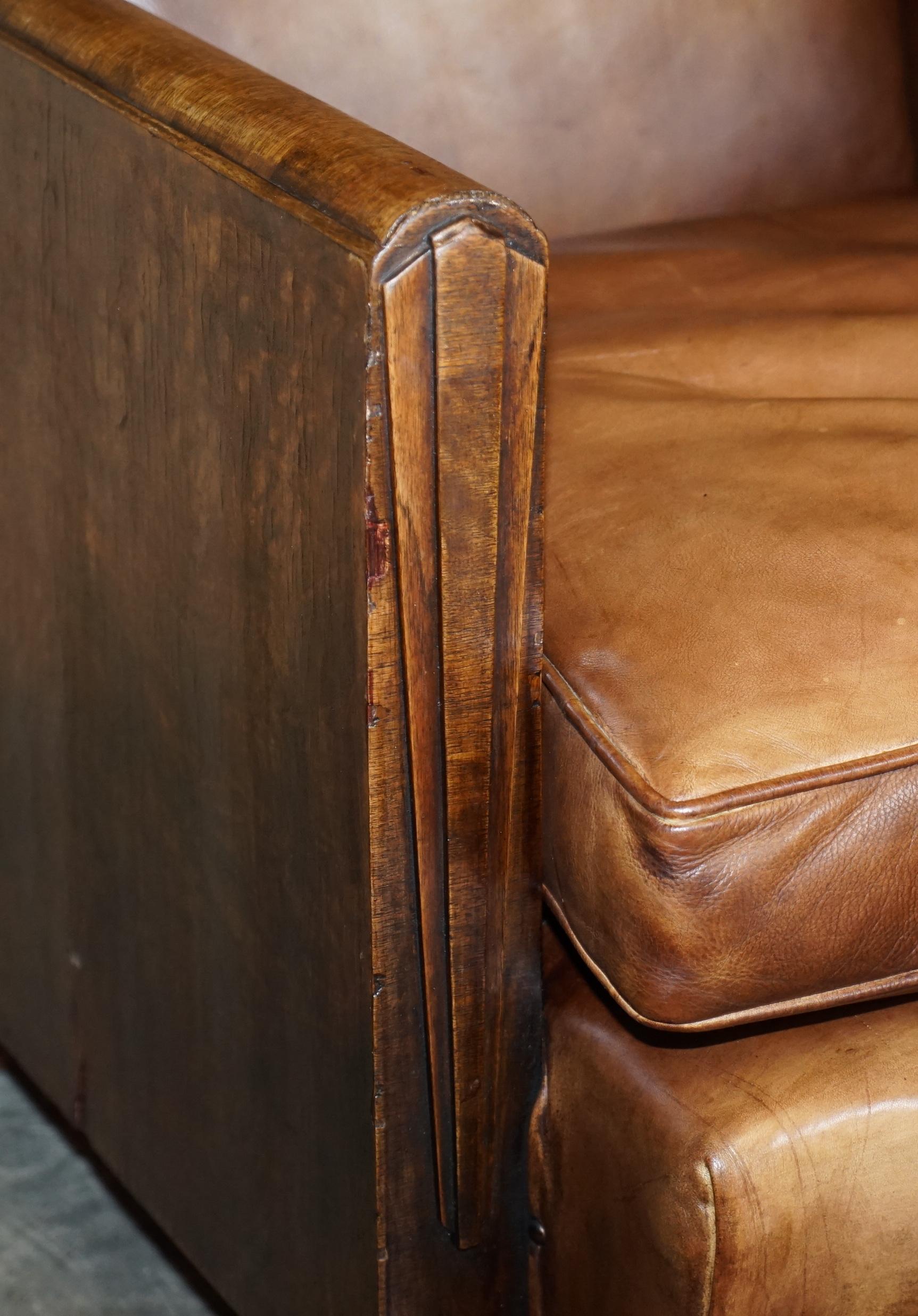 Paire de fauteuils anciens Metropolitan Art Déco 1920 en cuir marron teint à la main en vente 12