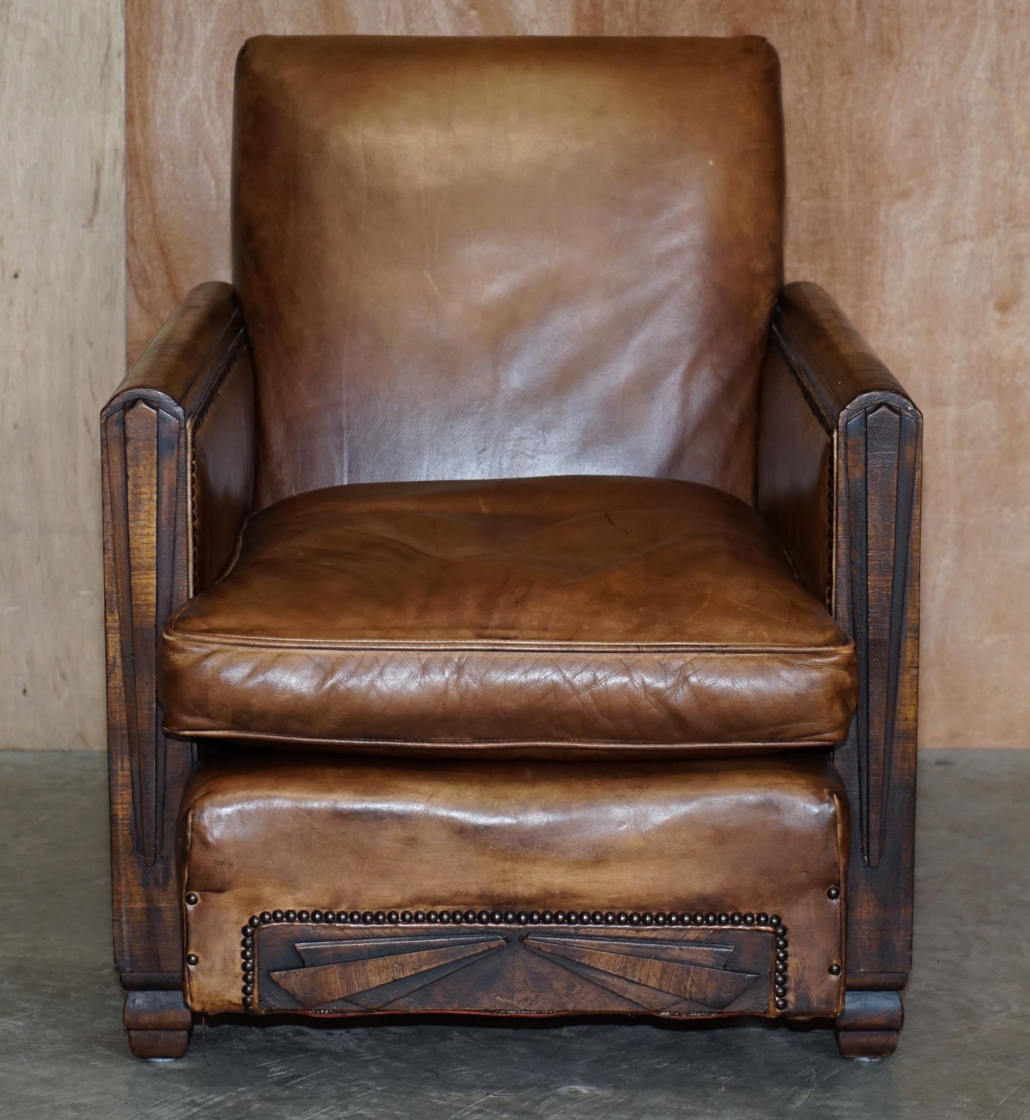 Art déco Paire de fauteuils anciens Metropolitan Art Déco 1920 en cuir marron teint à la main en vente