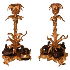 Antiquité Paire de chandeliers en bronze et bronze doré du Mid Century Antiques