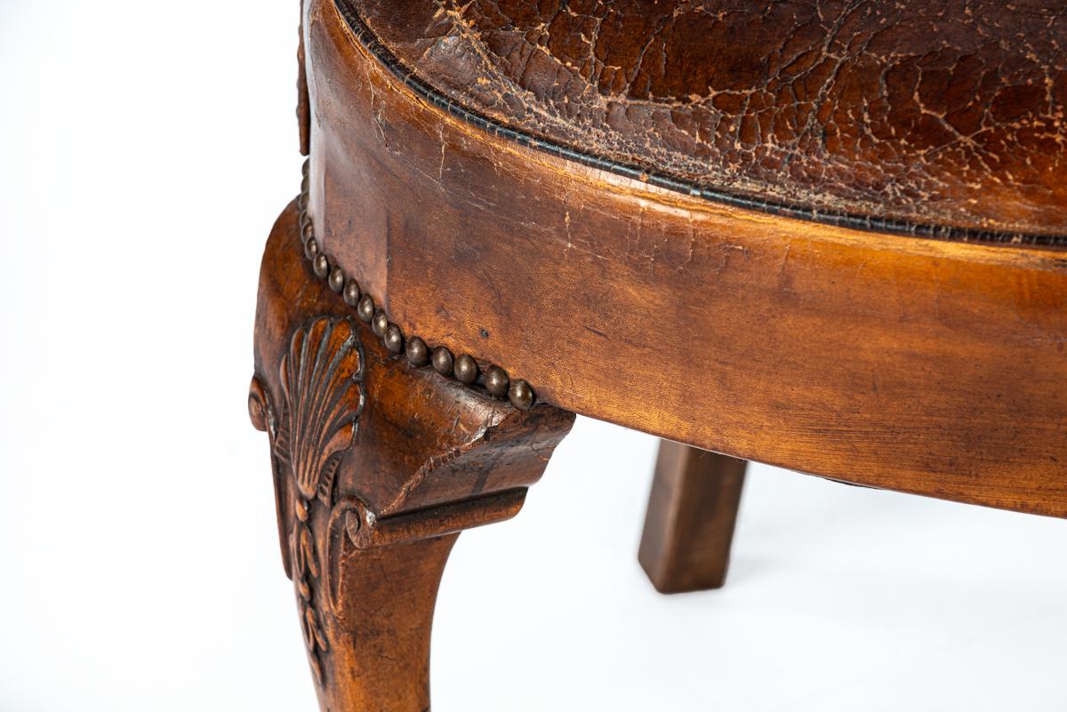 Paire de fauteuils Chippendale anglais du milieu du 19ème siècle, marron chaud, anciens en vente 6