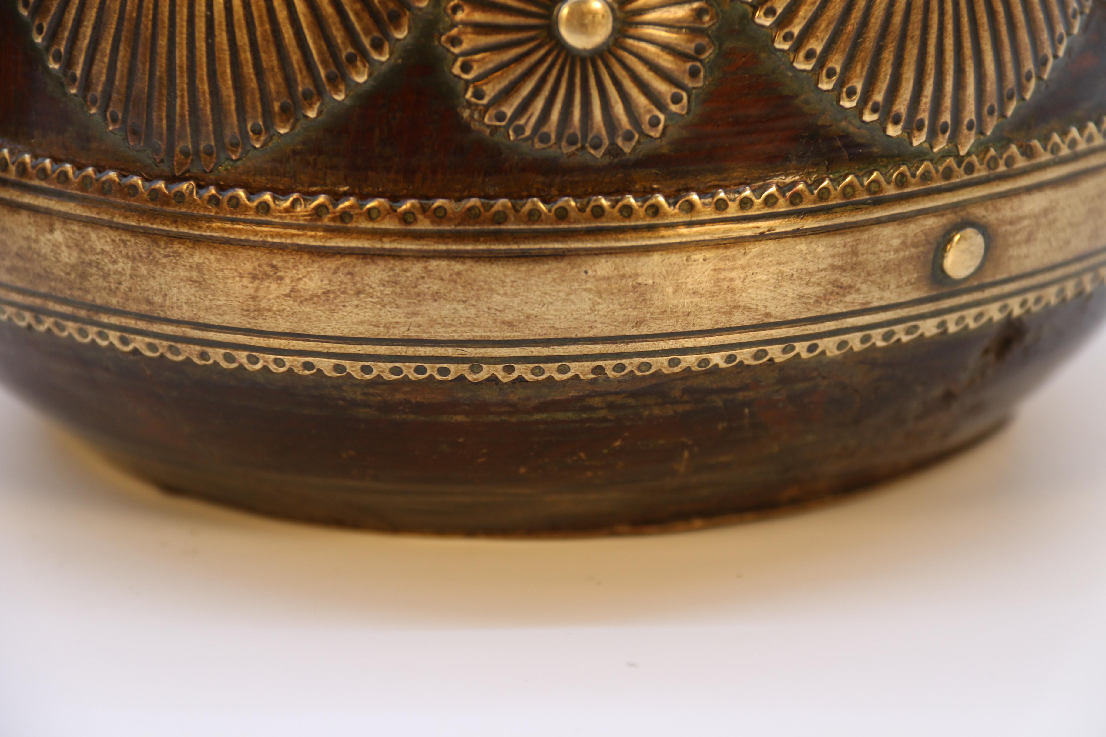 Antikes Paar indischer Zeremonienschalen aus der Mitte des 19. Jahrhunderts (Raj) um 1860 im Angebot 11