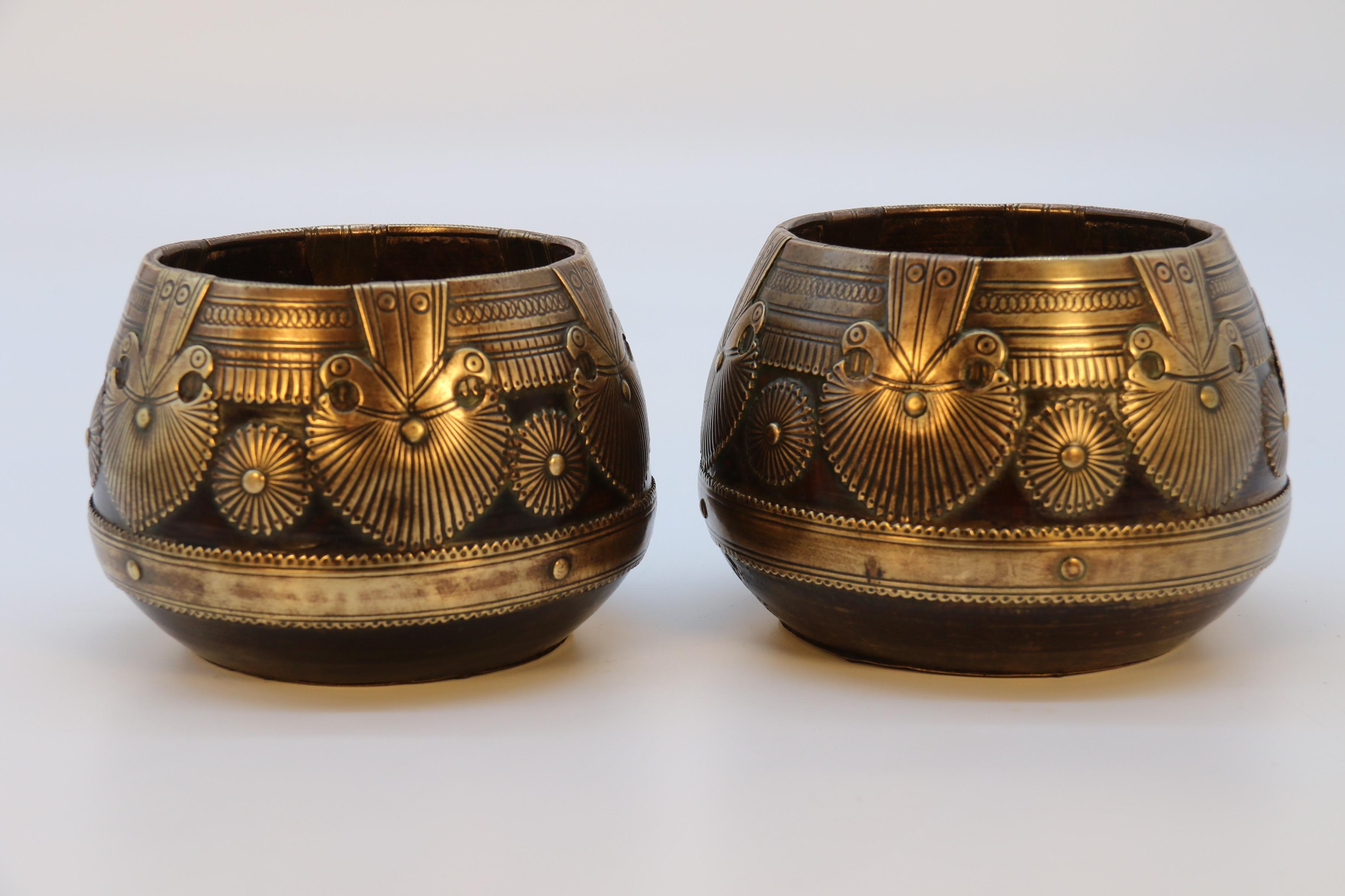 Anglo Raj Paire d'anciens bols d'apparat indiens du milieu du 19e siècle de la période Raj, vers 1860 en vente