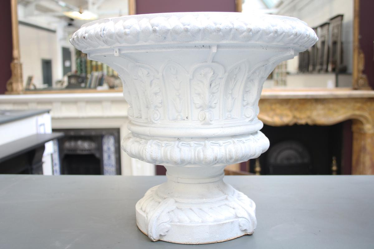 English Antique Pair of Mid-Victorian Cast Iron Garden Urns For Sale