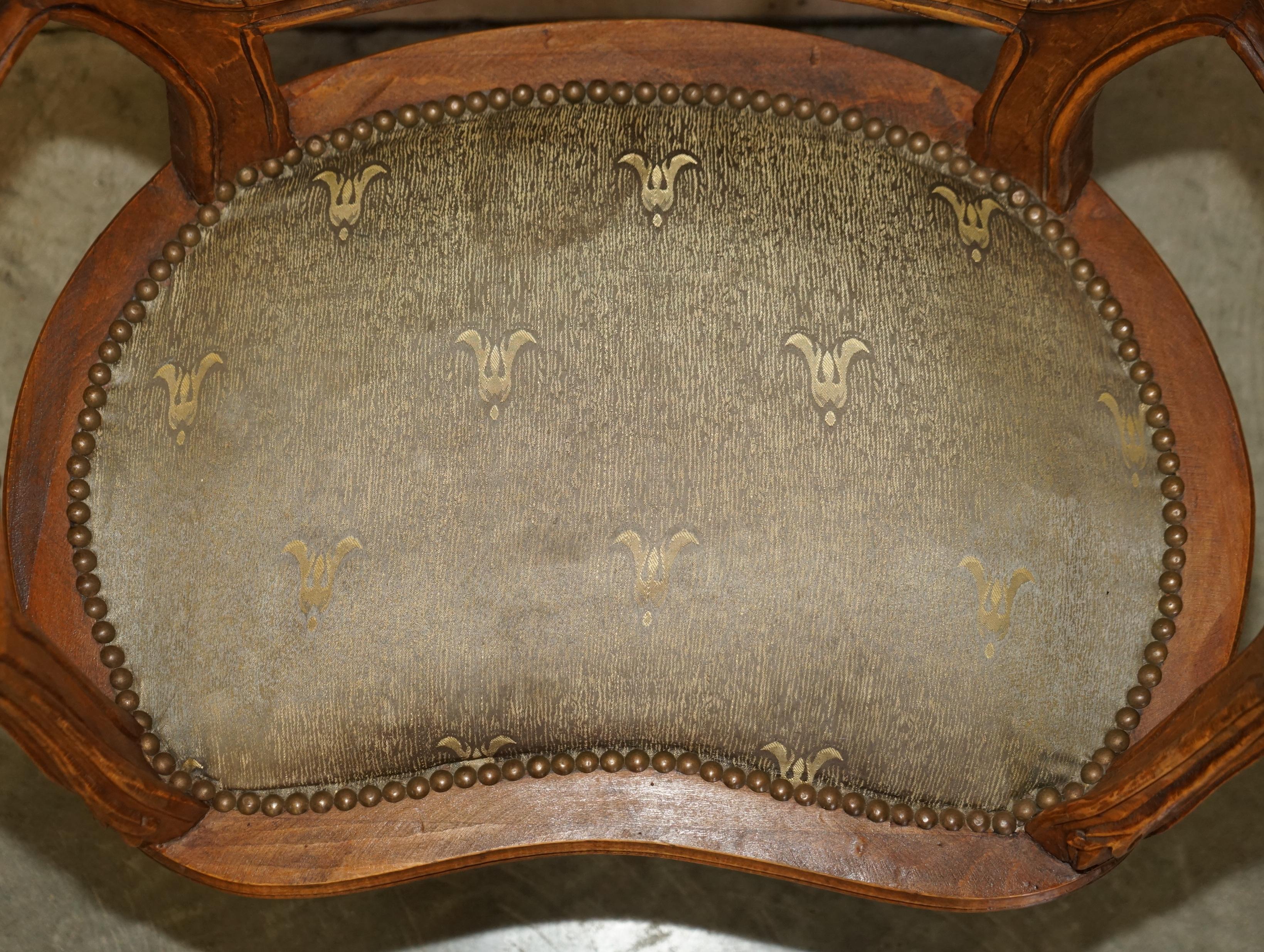 Ancienne paire de fauteuils en Bergère Napoléon III vers 1890 et table assortie en vente 4