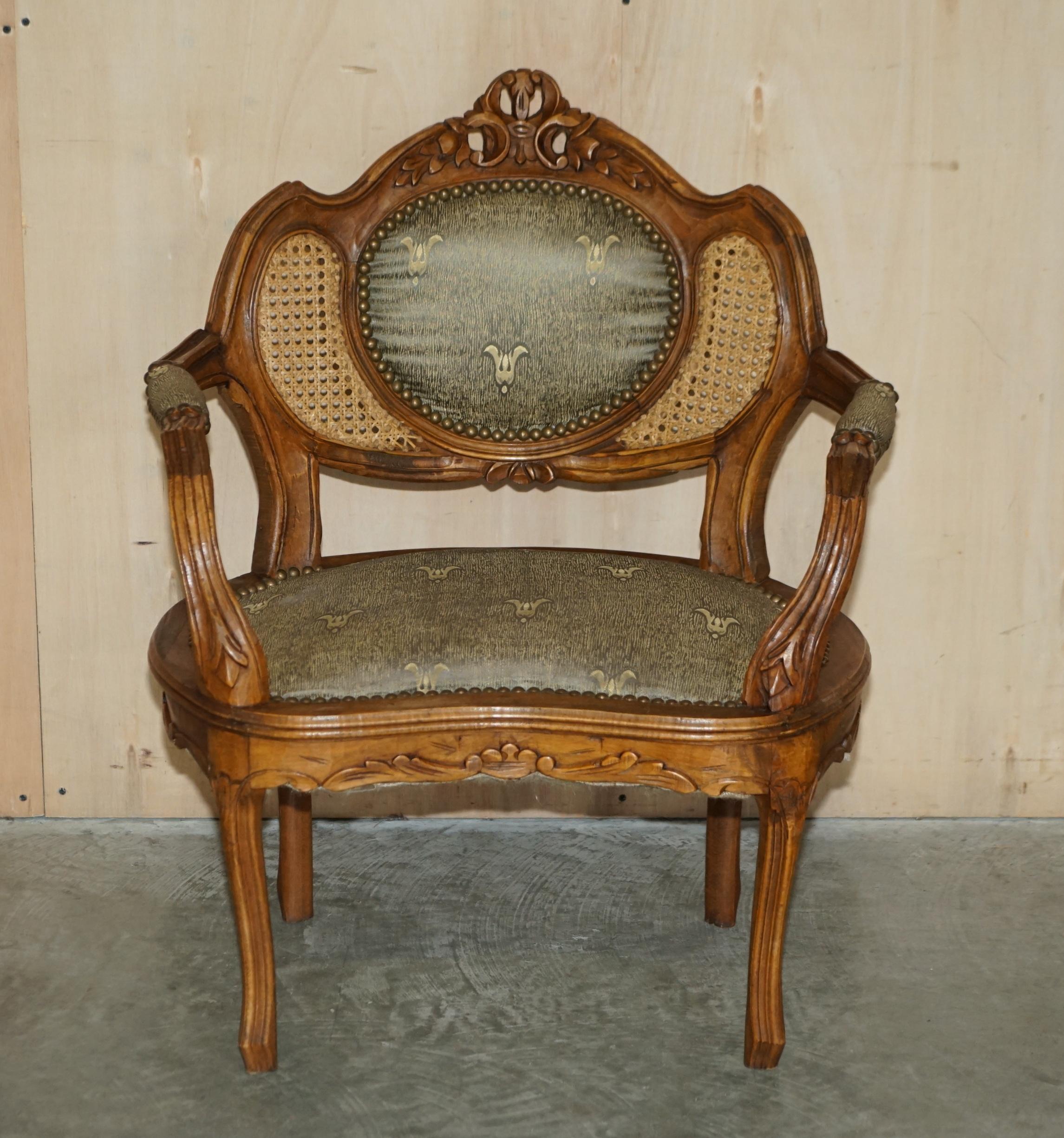 Européen Ancienne paire de fauteuils en Bergère Napoléon III vers 1890 et table assortie en vente