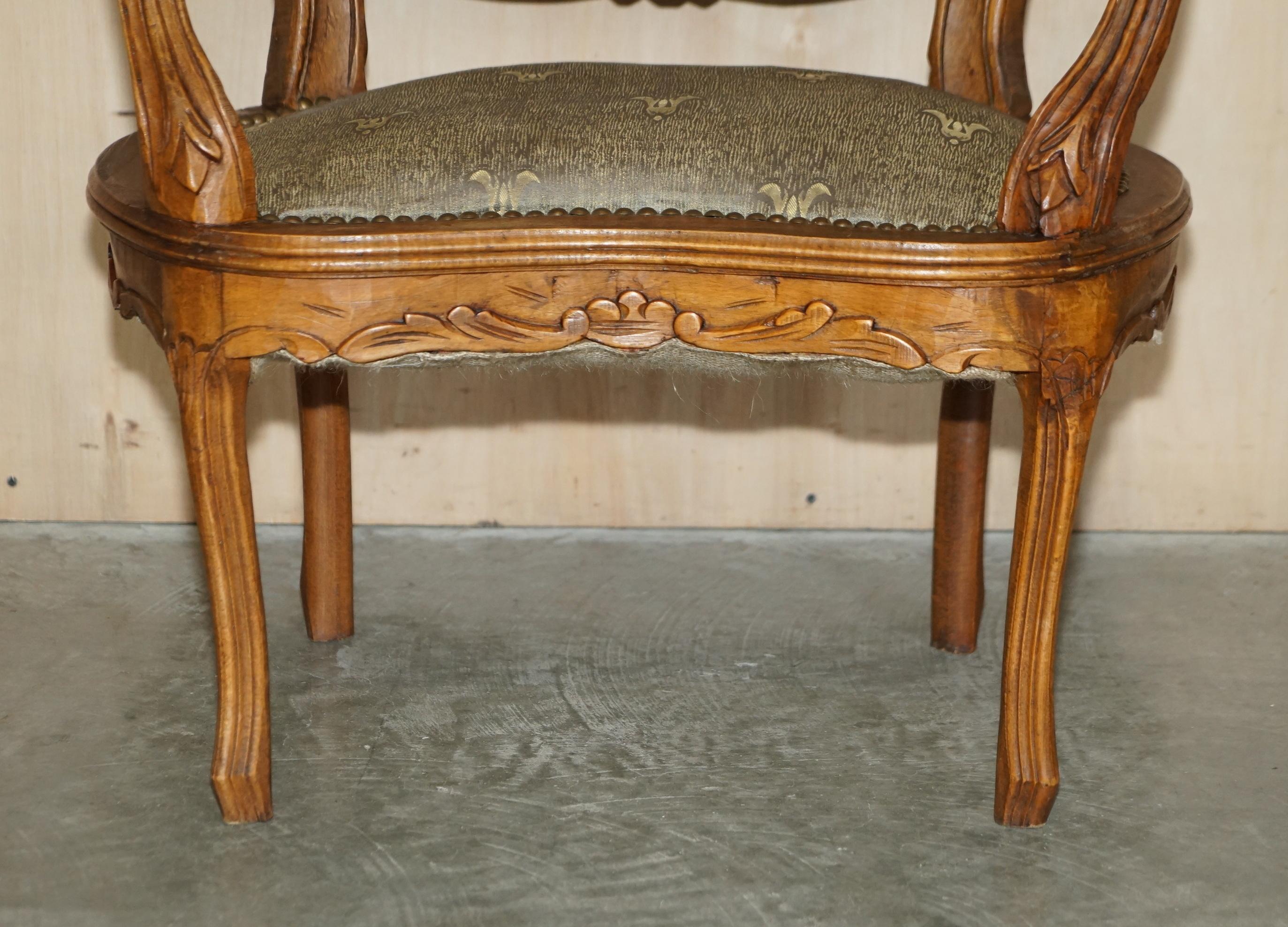 Fin du XIXe siècle Ancienne paire de fauteuils en Bergère Napoléon III vers 1890 et table assortie en vente