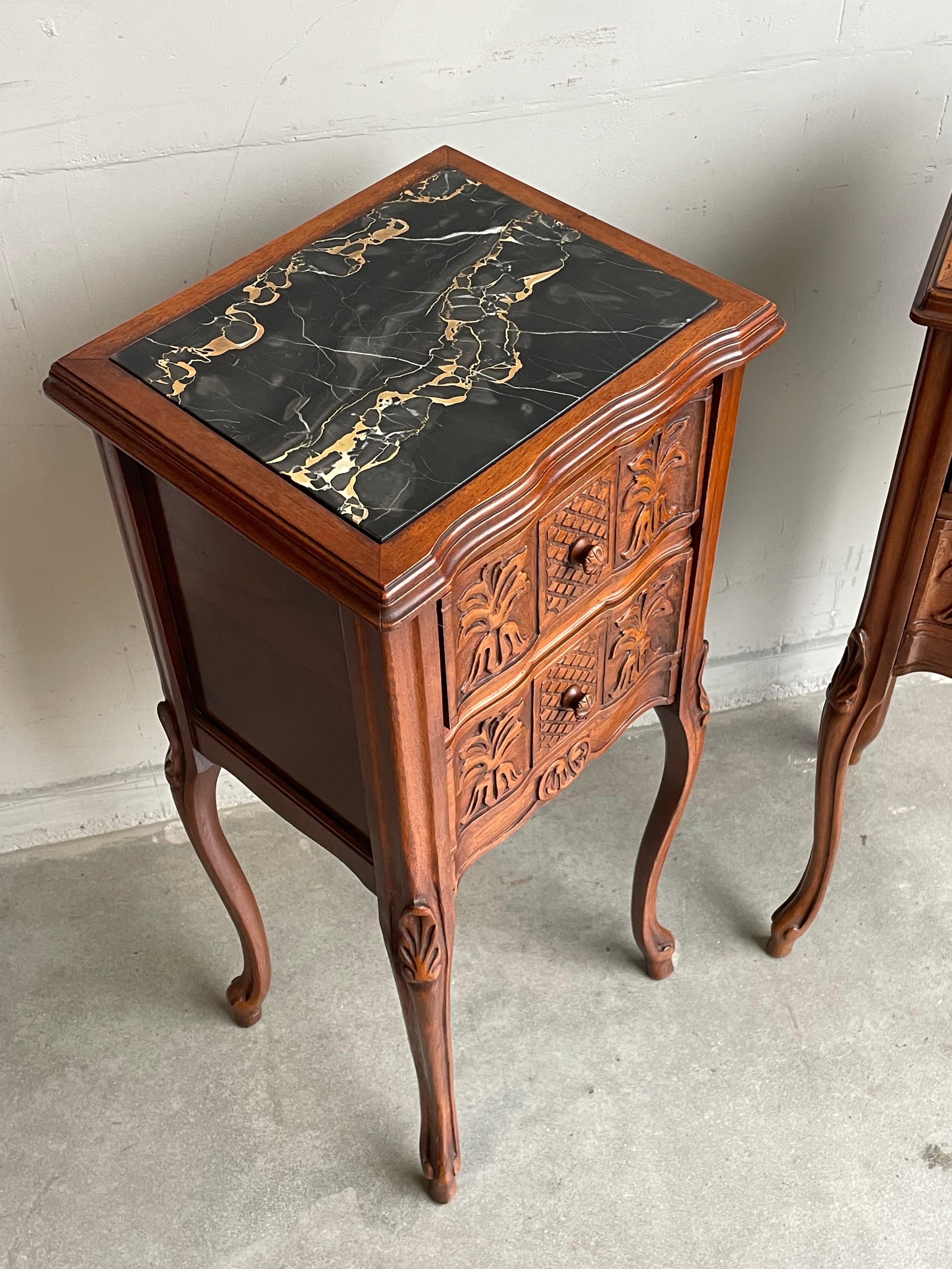 Antique Pair of Nutwood Bedside Cabinets / Nightstands with Stunning Marble Tops In Excellent Condition For Sale In Lisse, NL