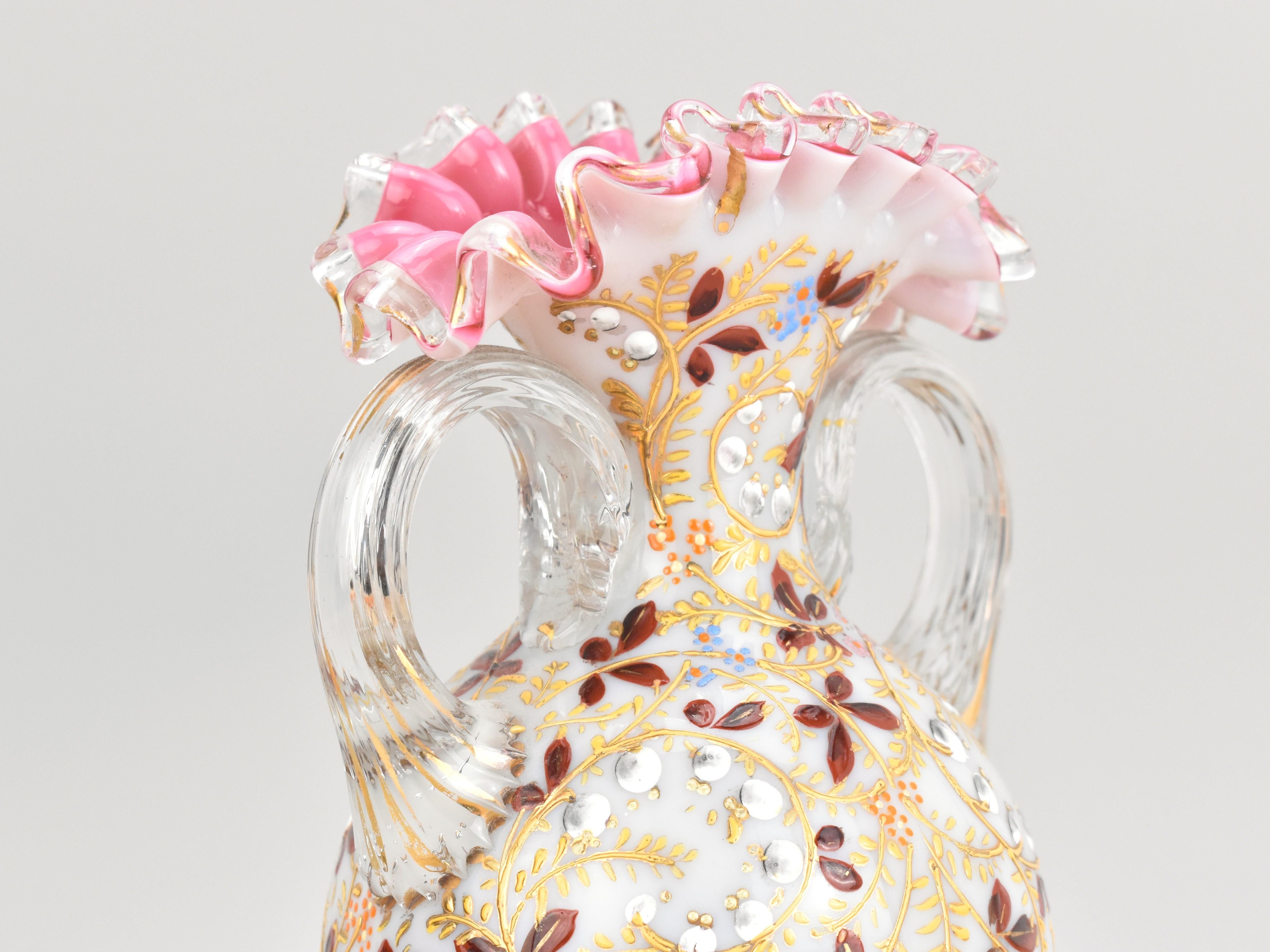 Paire de vases anciens en verre émaillé avec superposition d'opaline par Moser, 19ème siècle en vente 3