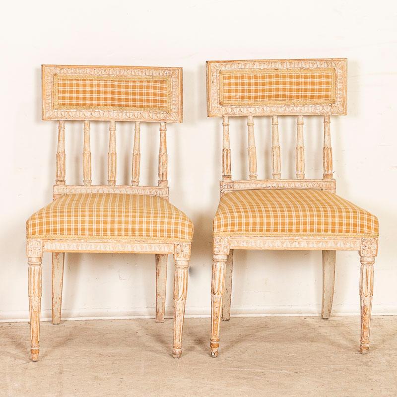 Antique Pair of Original White Painted Swedish Gustavian Side Chairs In Good Condition In Round Top, TX