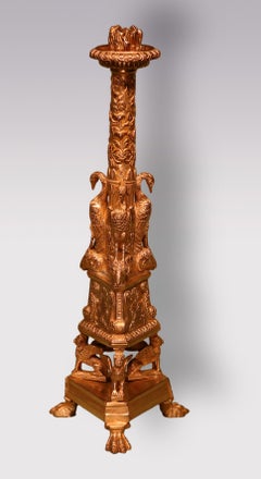 Ancienne paire de chandeliers triformes en bronze doré dans le style de Piranesi