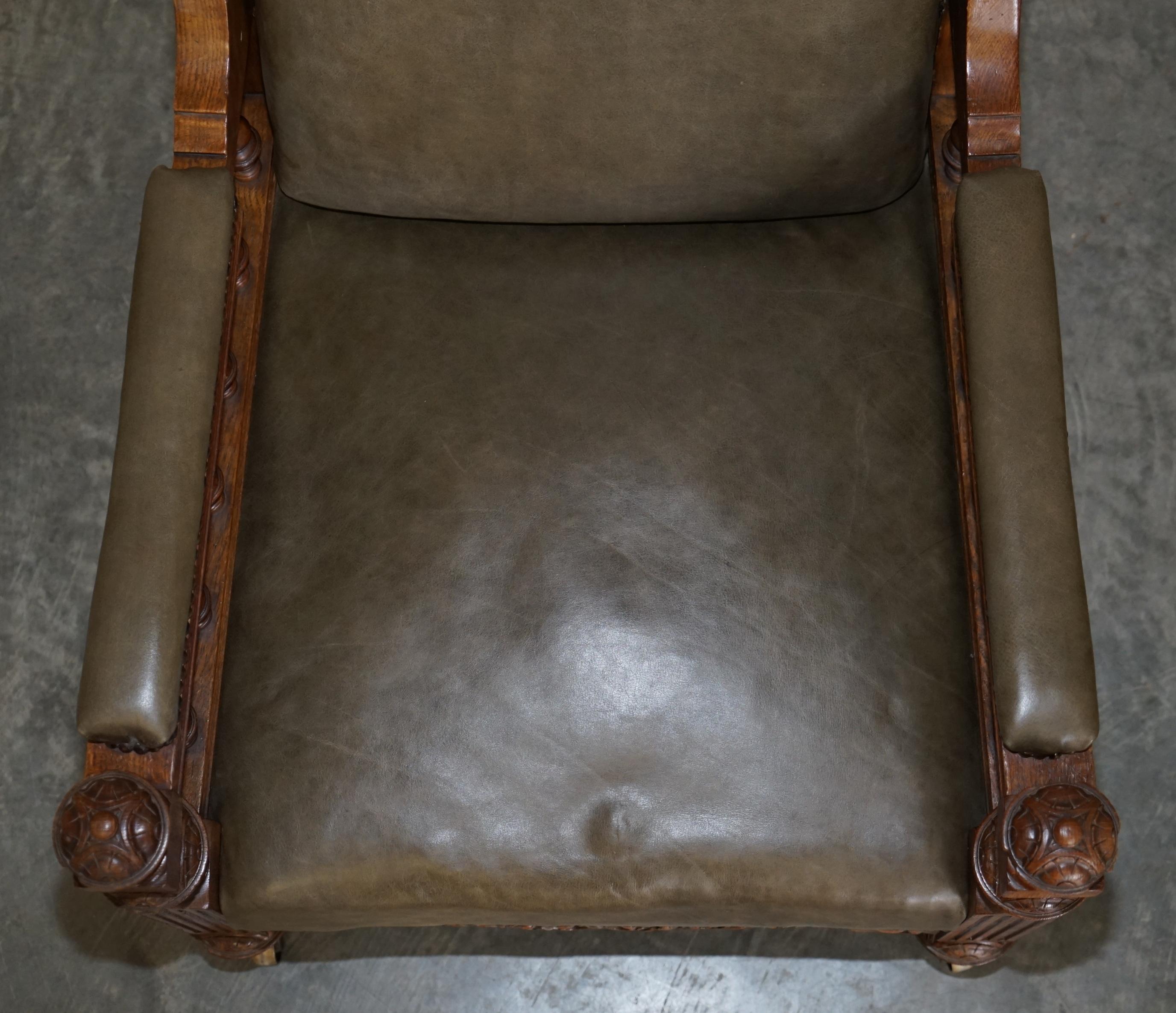 Antique Pair of Ornately Carved Oak Framed Leather Victorian Throne Armchairs For Sale 3