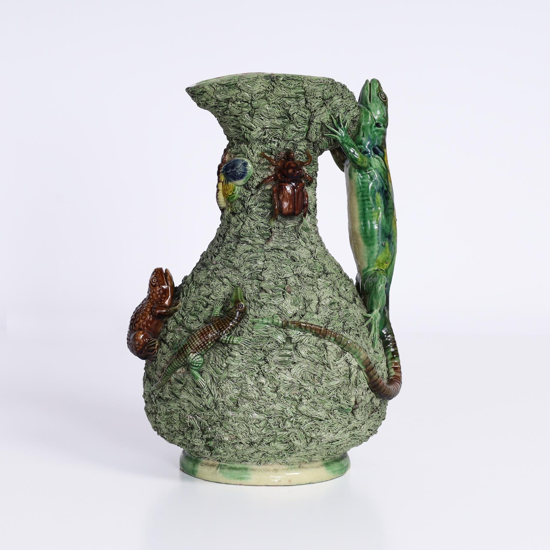 Vernissé Paire de pichets Palissy avec reptiles de Manuel Mafra en vente