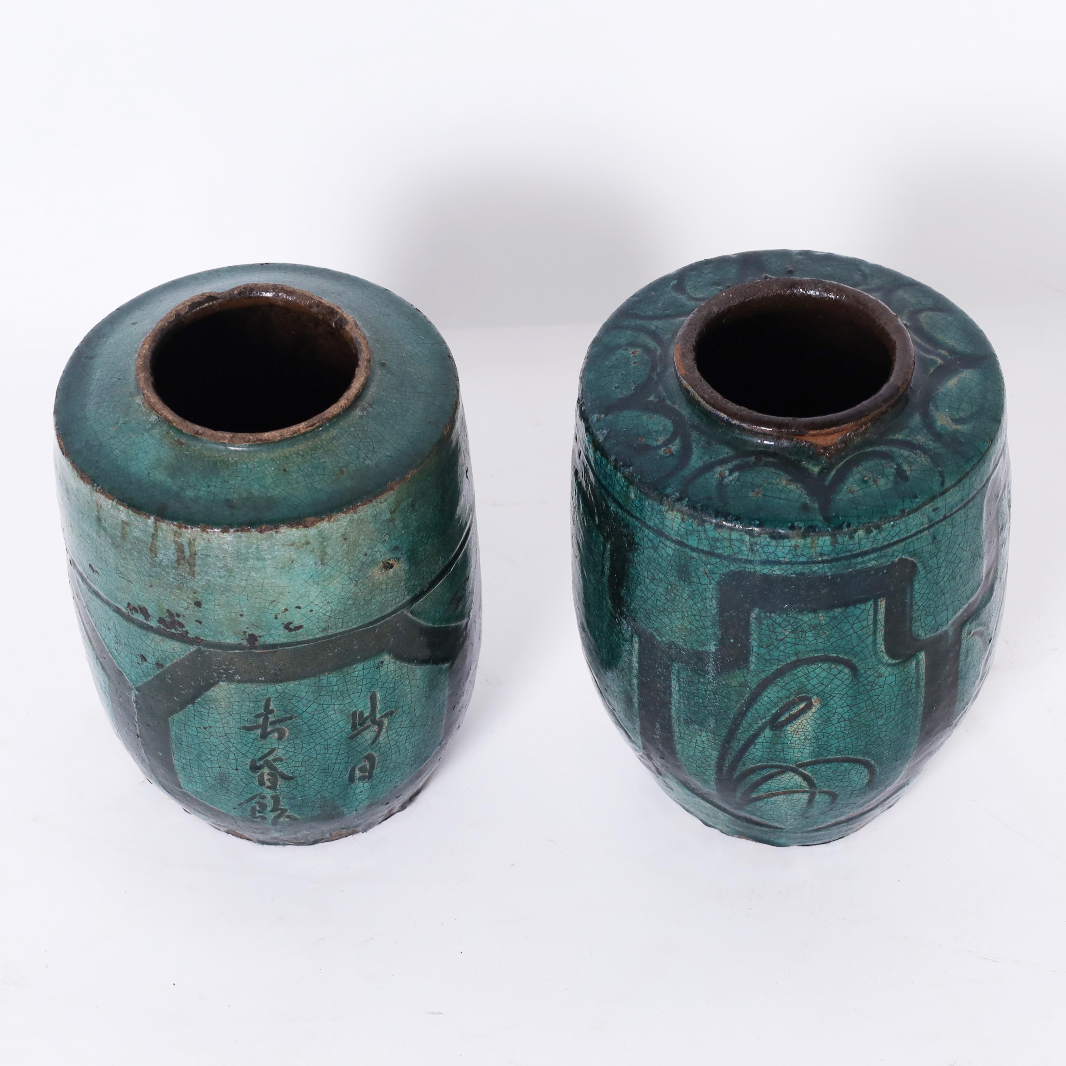 Antikes Paar persischer glasierter Terrakotta-Vasen aus Persien (Persisch) im Angebot