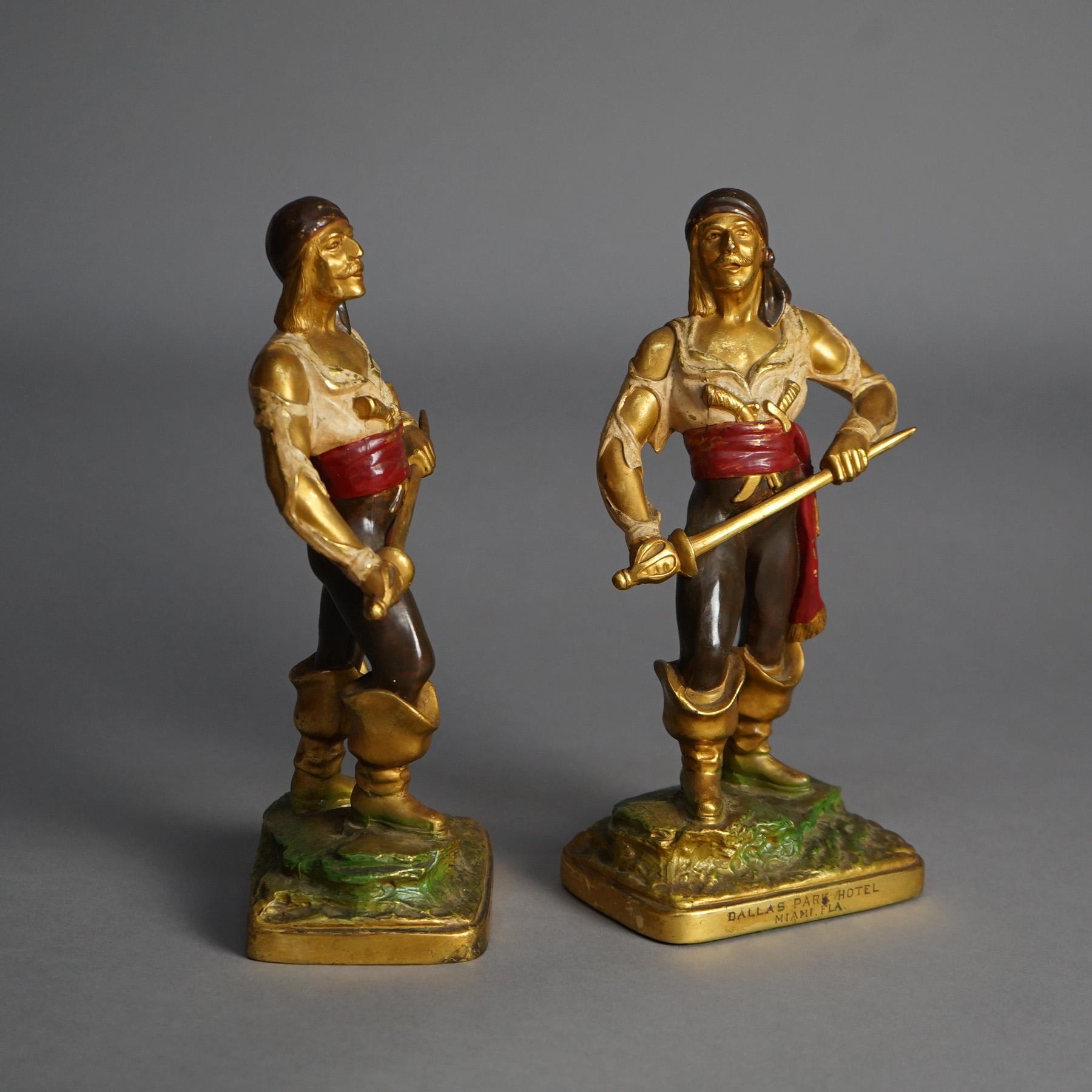 Antikes Paar polychromer und bronzierter Piratefiguren aus gegossenem Metallguss, um 1930 im Zustand „Gut“ im Angebot in Big Flats, NY