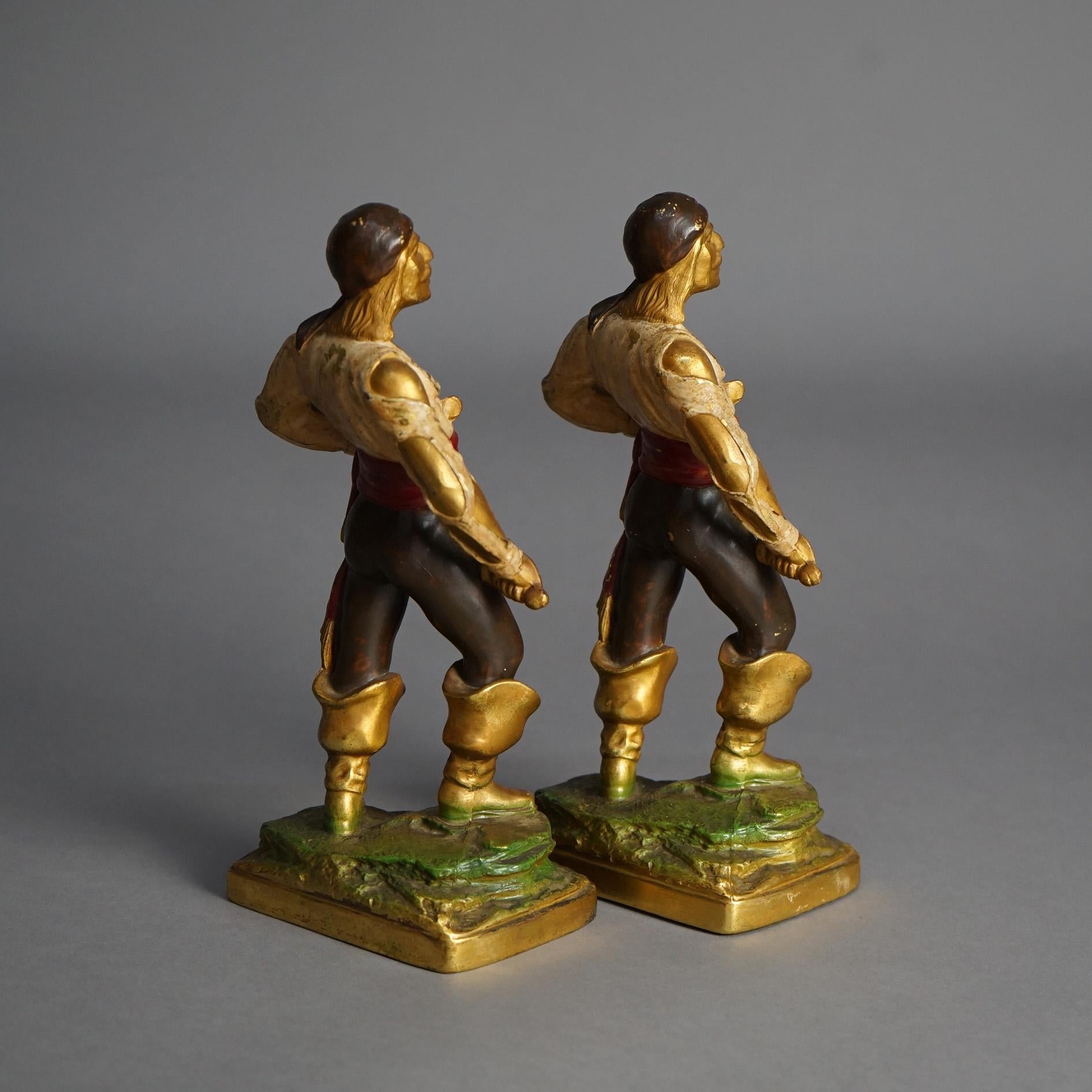 Antikes Paar polychromer und bronzierter Piratefiguren aus gegossenem Metallguss, um 1930 (20. Jahrhundert) im Angebot