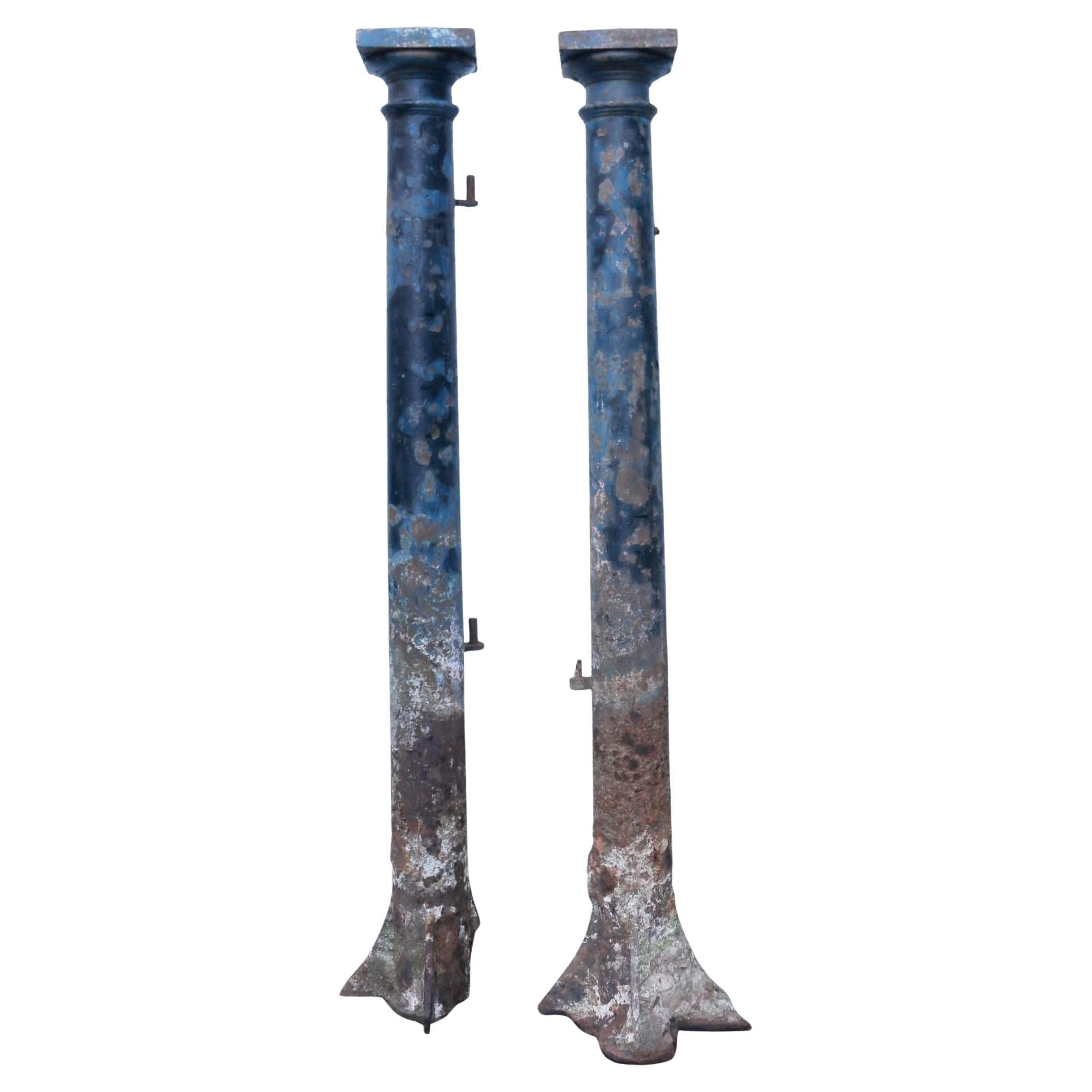Antikes Paar antiker Torpfosten aus aufgearbeitetem Eisen