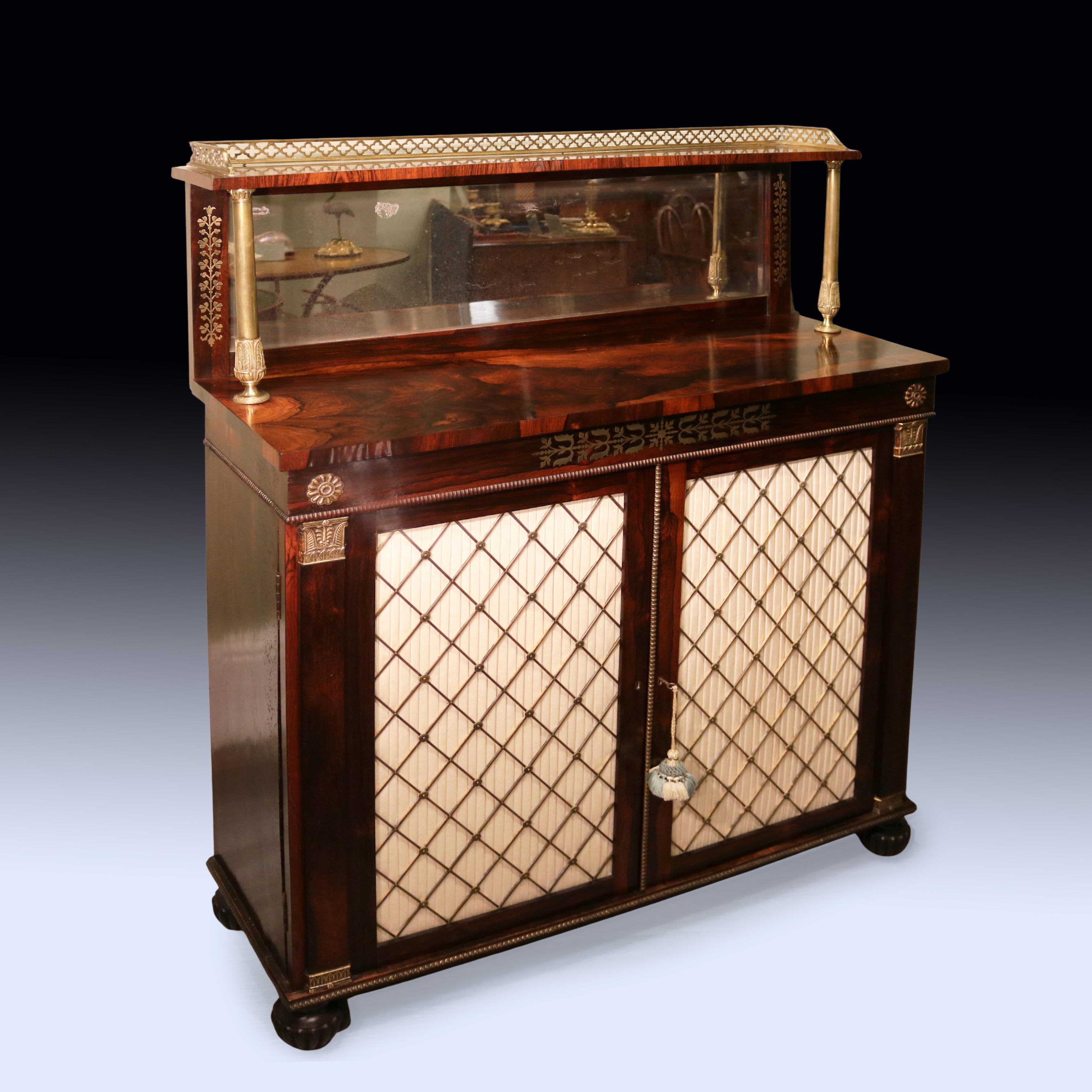 Antikes Paar Palisanderschränke aus der Regency-Zeit (Englisch) im Angebot