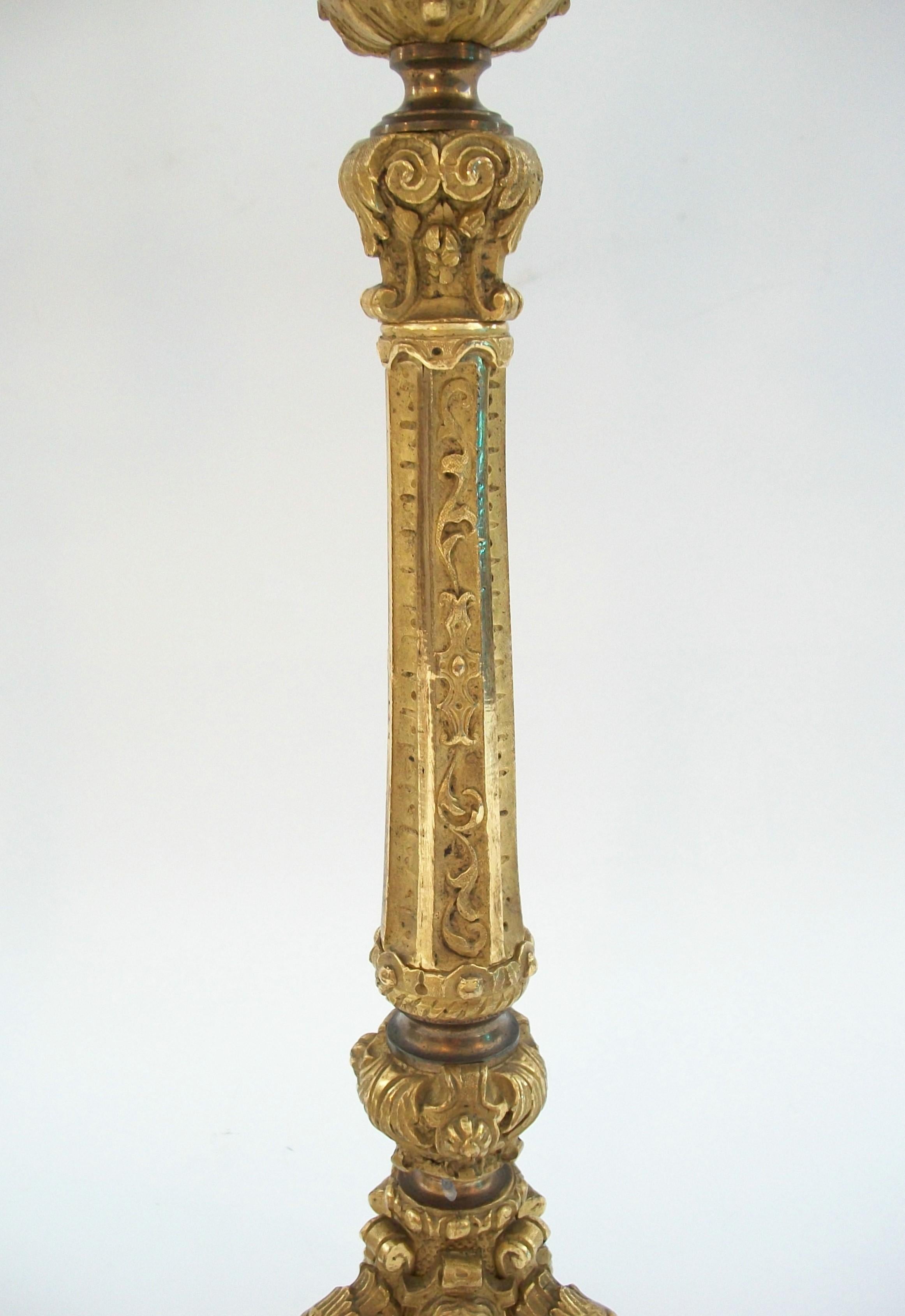Antique Pair of Restoration Period Gilt Bronze Candelabra - France - Circa 1830 In Good Condition For Sale In Chatham, ON
