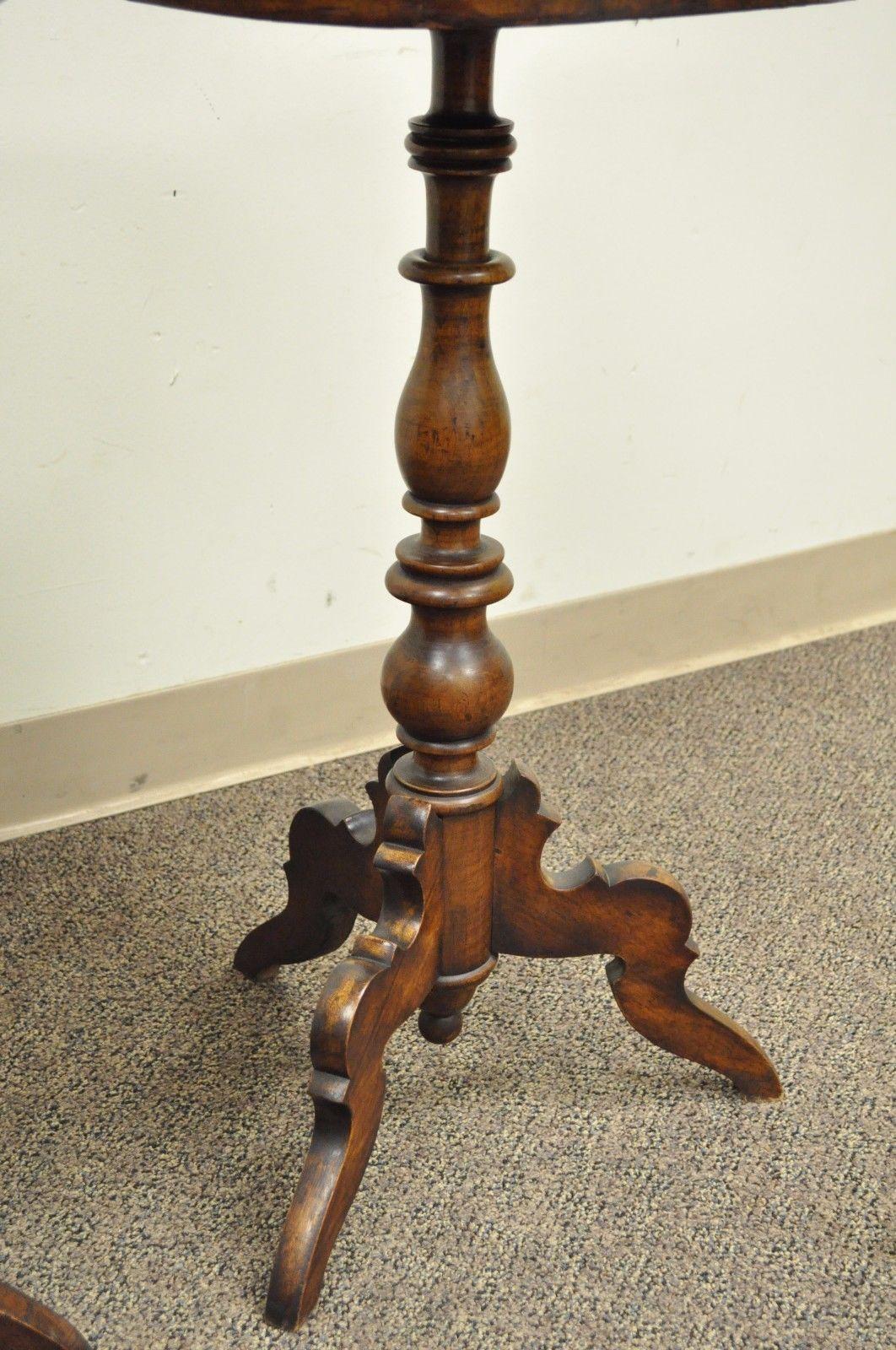 American Antique Pair of Round Carved Walnut Colonial Pedestal Side End Tables