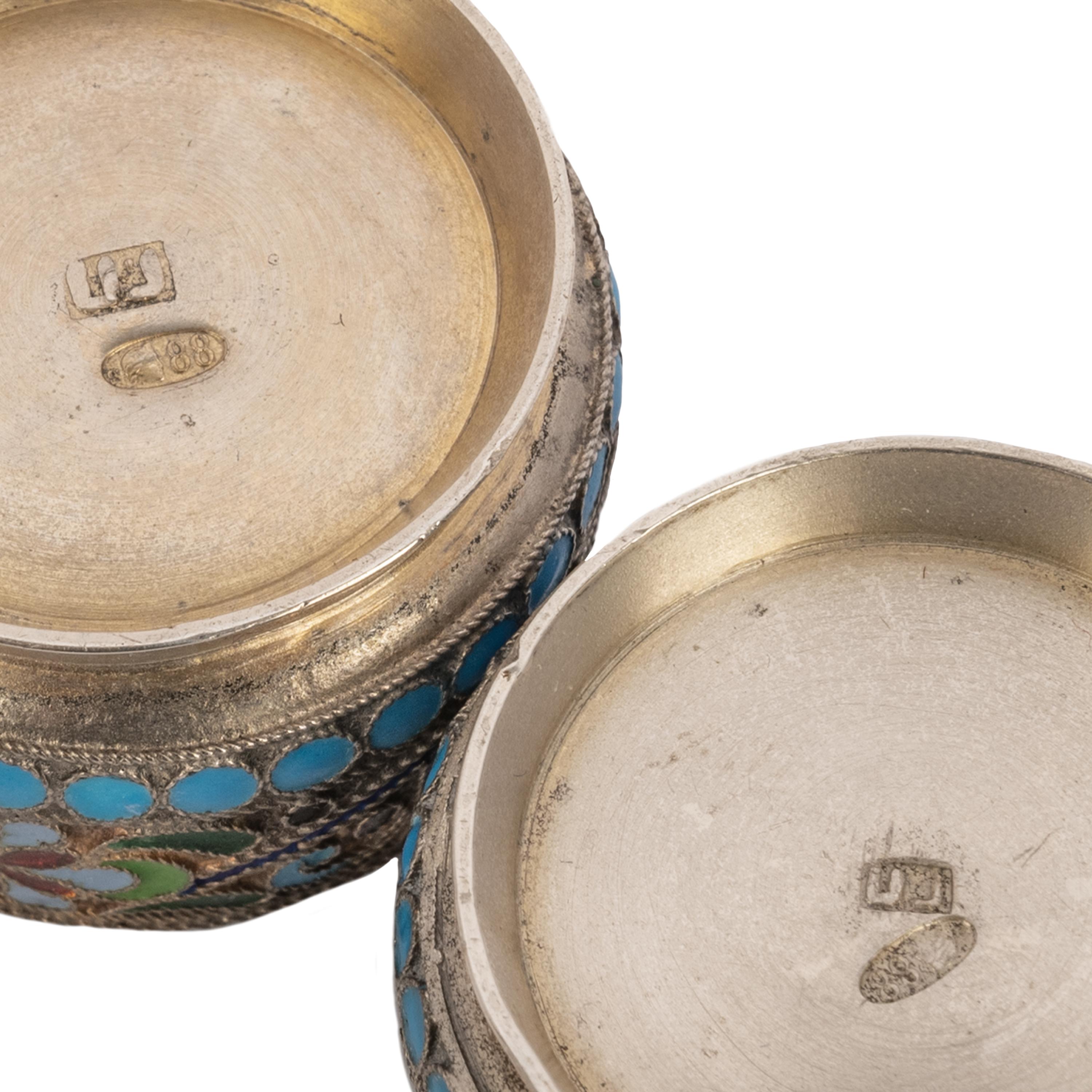 Antiguo par de cucharas rusas de plata dorada y esmalte cloisonné para sales de San Petersburgo en venta 2