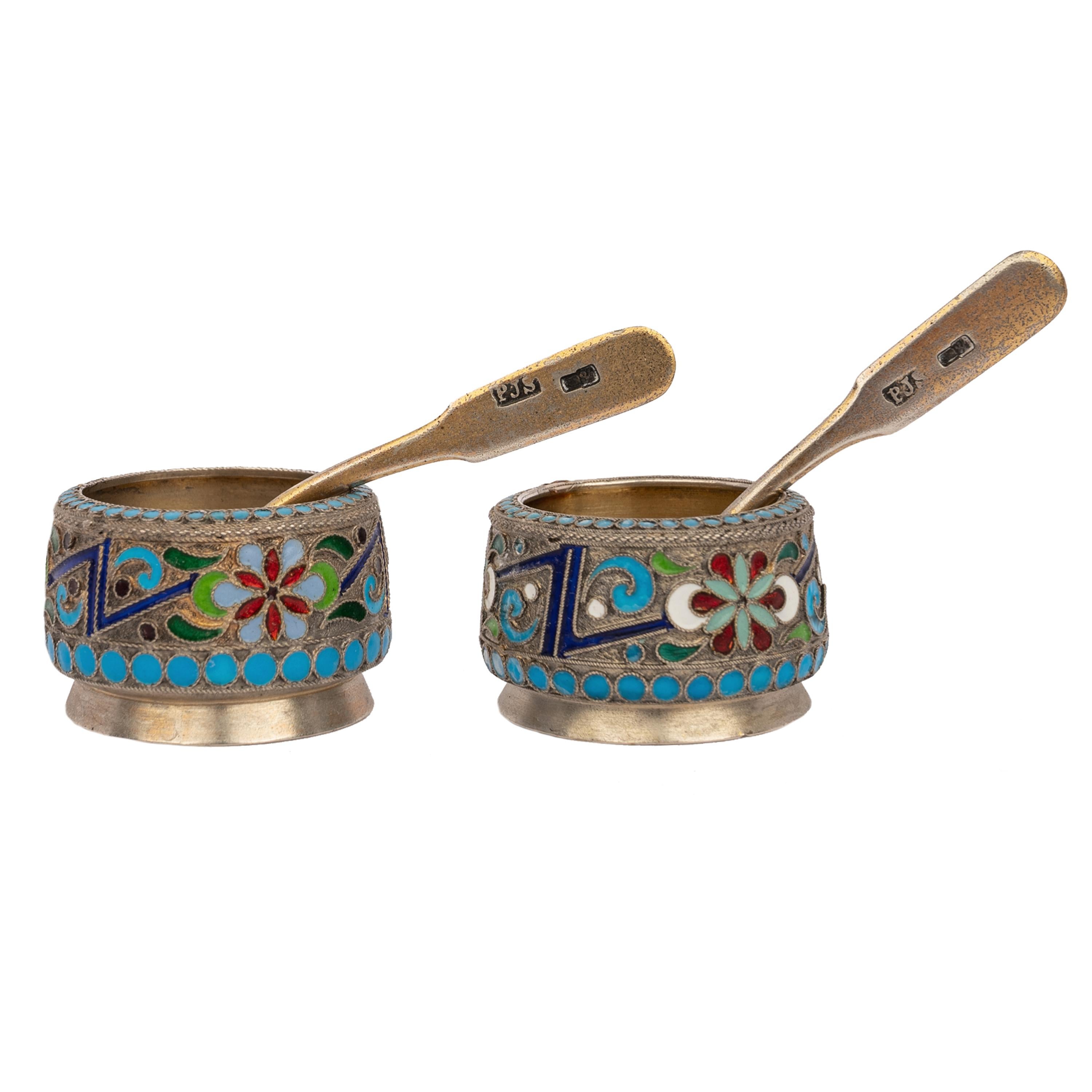 A good pair of antique Russian Imperial silver-gilt & cloisonné enamel salts and spoons, St. Petersburg, circa 1908.
The salts of circular form and are finely decorated with multi-color geometric floral cloisonné enamel, each salt having a shovel