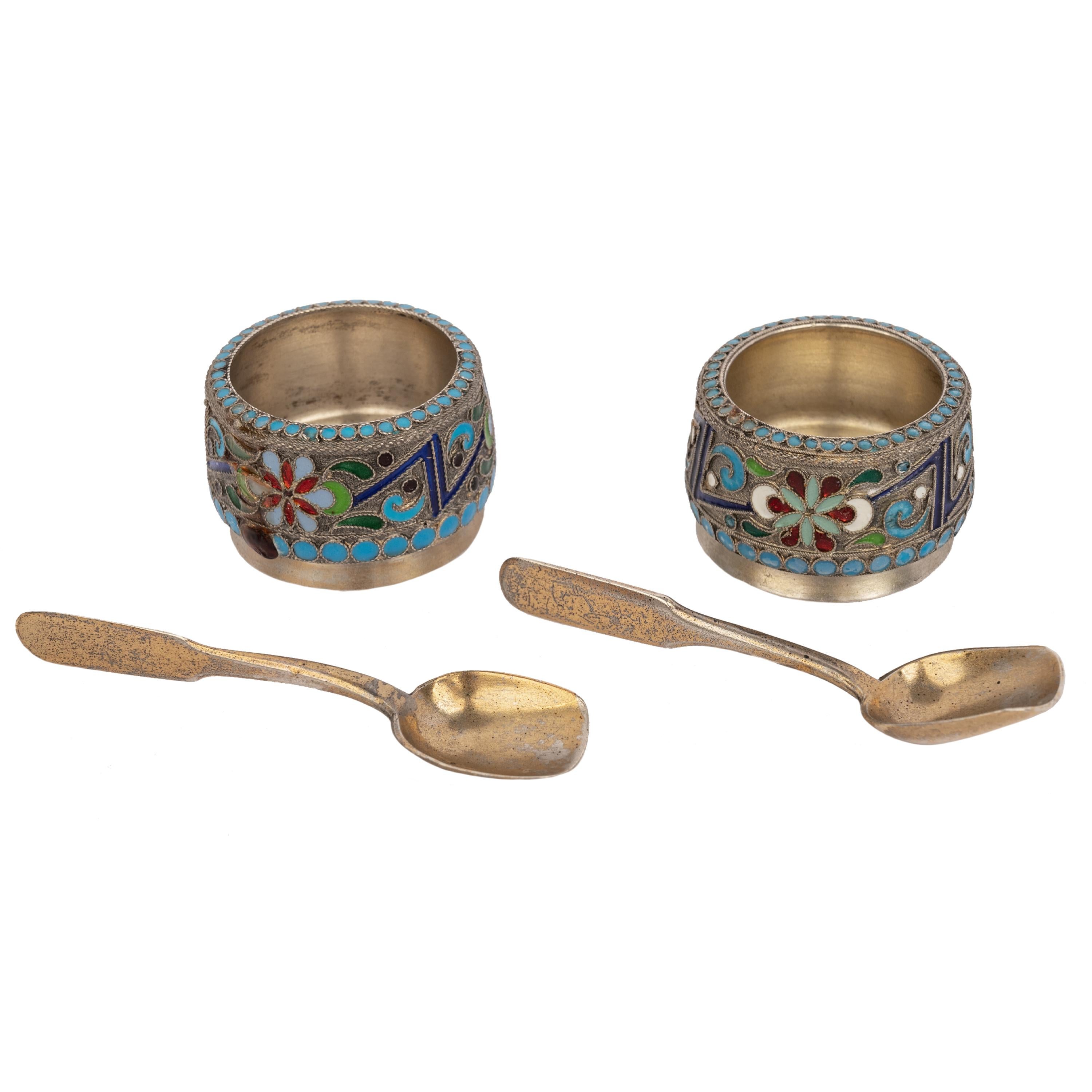 Antique Pair of Russian Silver Gilt Enamel Cloisonné Salts Spoons St. Petersburg In Good Condition For Sale In Portland, OR