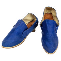 Antiguo Par de zapatos de sarga de lana esmaltada Bleu de France - Luis XVI Circa 1780