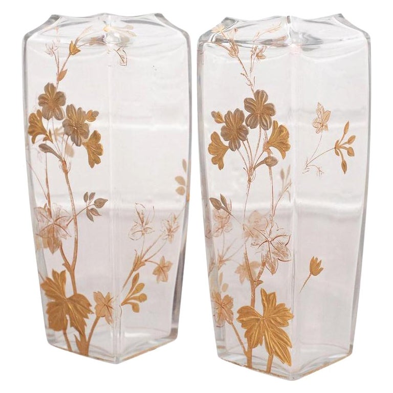 Antica coppia di vasi dorati floreali firmati Baccarat in vendita