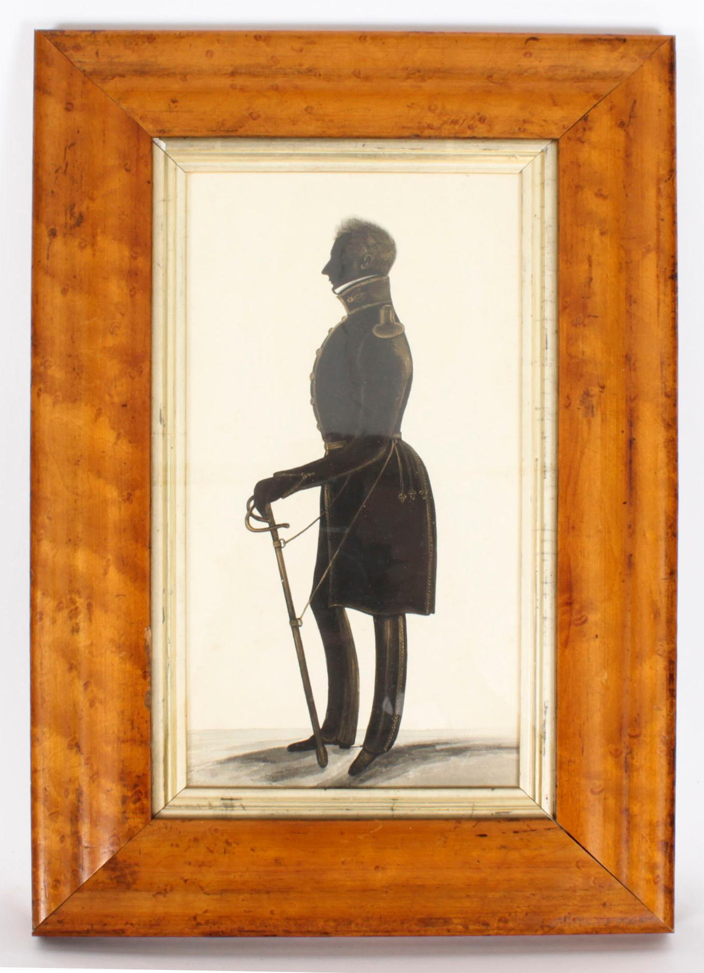 Paire de portraits en silhouette géorgiens par George Atkins (britannique c1785 -1851) du capitaine Henry Alexander (né en 1738 à Wiveton, Norfolk) et de sa femme, datant d'environ 1820.
 
La paire de silhouettes est peinte à l'aquarelle noire avec