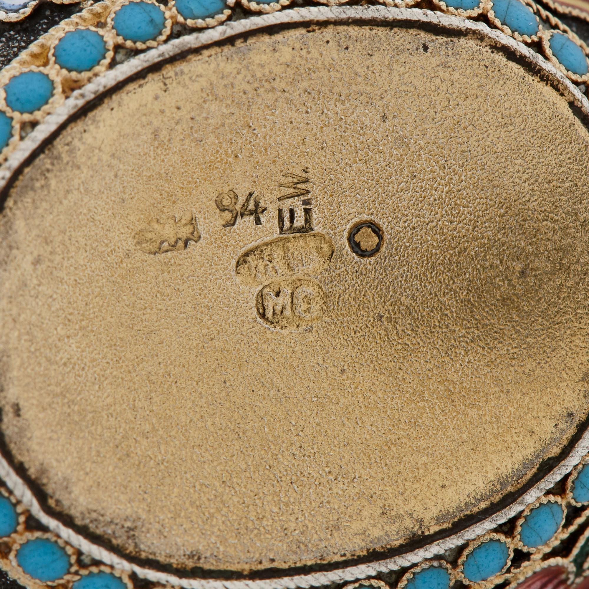 Antiguo par de kovshes de plata dorada y esmalte de Semenova principios del siglo XX en venta