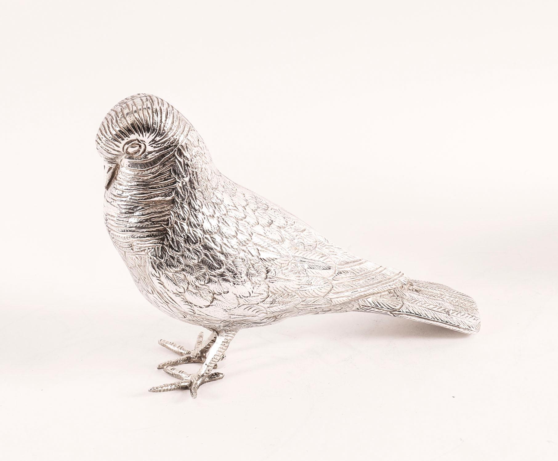 A magnificent pair of large silver plated bronze table doves, circa 1900 in date.

These cire perdue cast table ornaments have been realistically modelled in individual stances with fine embellished chased plumage.

These lovely birds are sure to