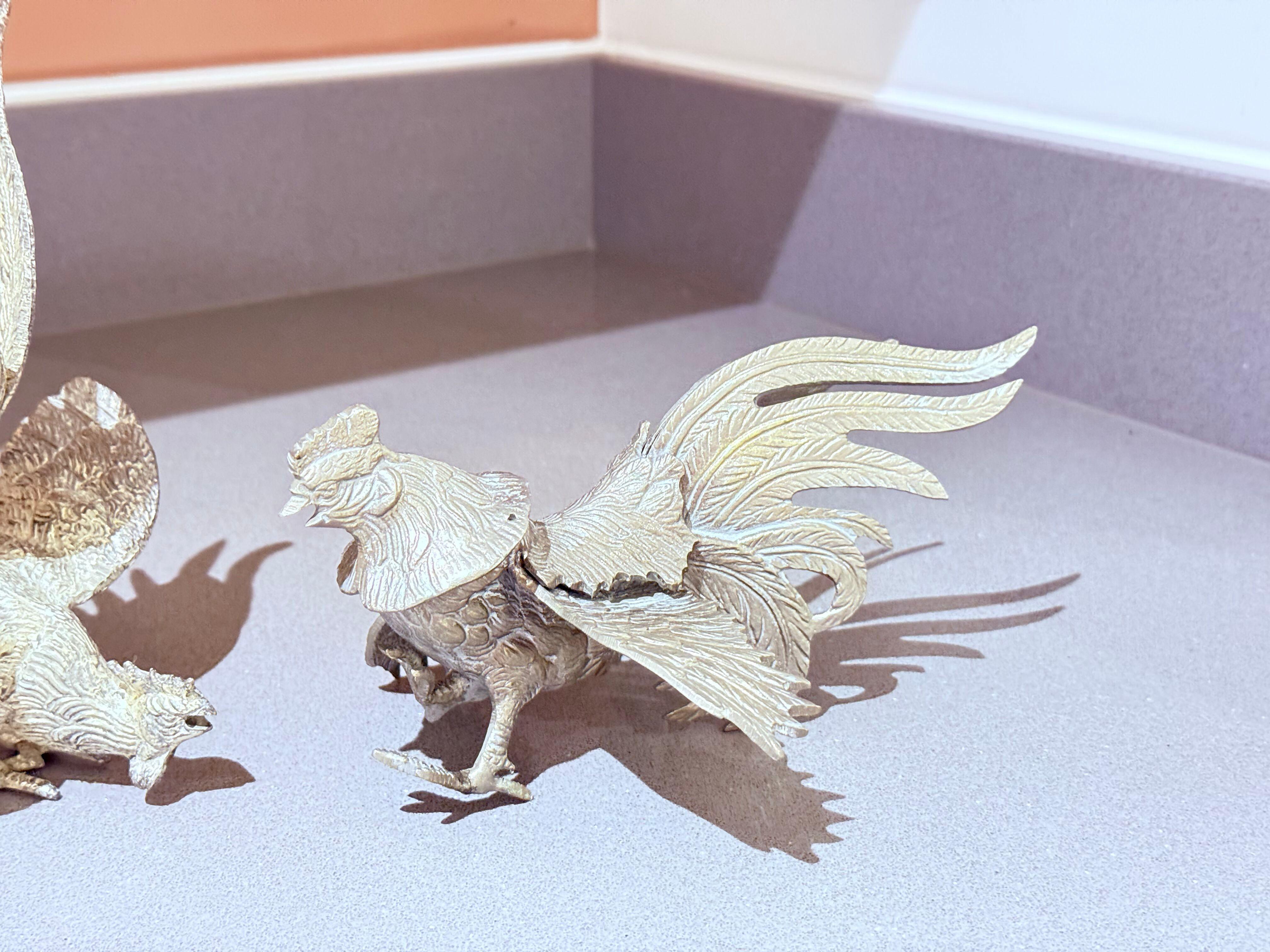 Antikes Paar Silberhahn Stand, Dekoration für Heimdekor, Tierfigur (Geschnitzt) im Angebot