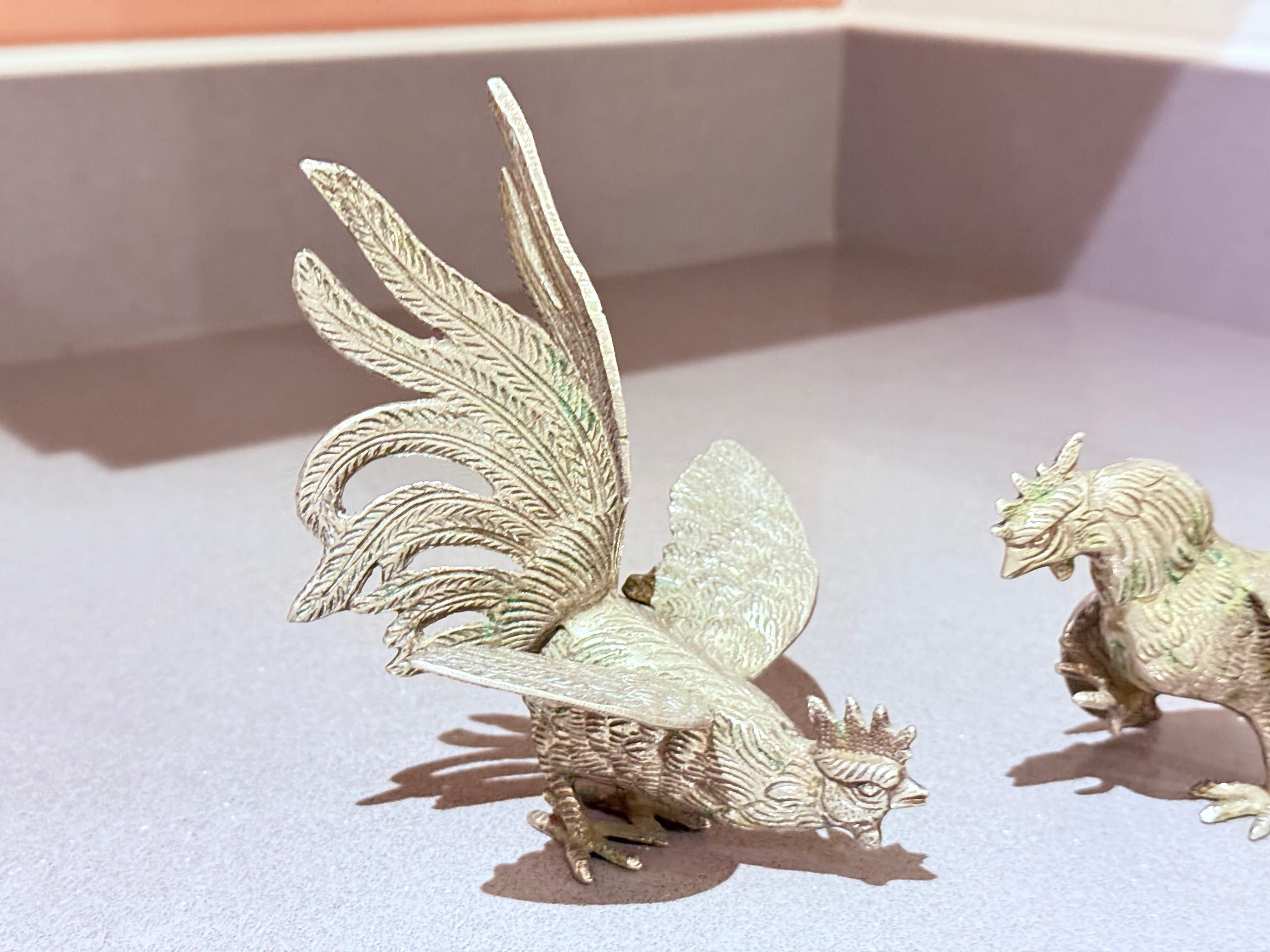 Antikes Paar Silberhahn Stand, Dekoration für Heimdekor, Tierfigur (Metall) im Angebot