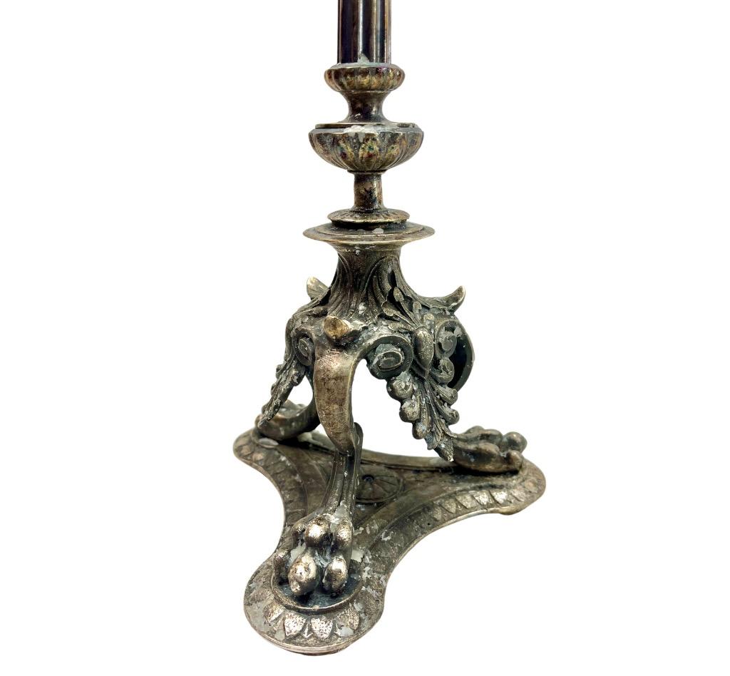 Antica coppia di candelieri in ottone massiccio Originel Patina in vendita 4