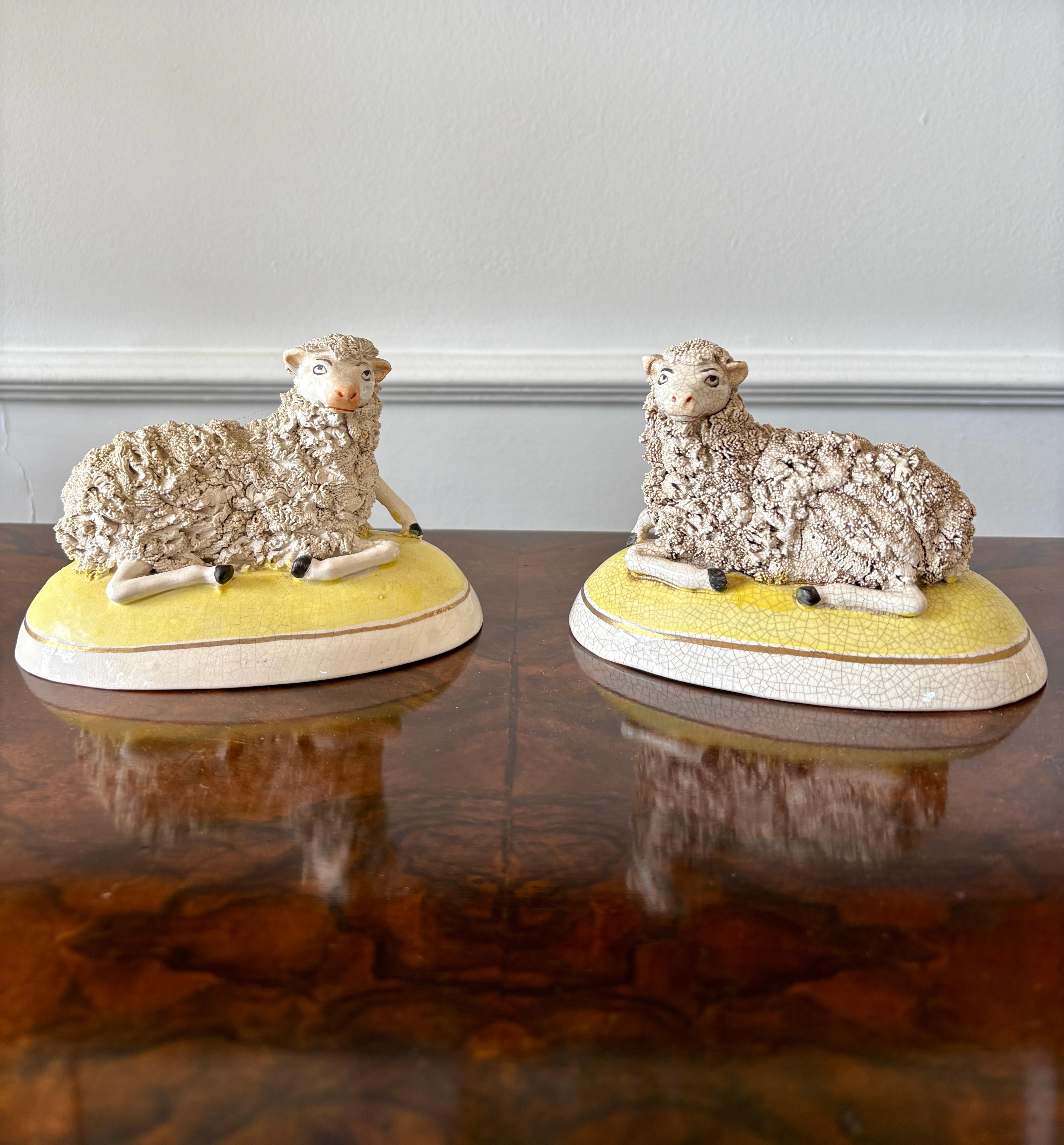 Pareja antigua de ovejas de Staffordshire en venta 1