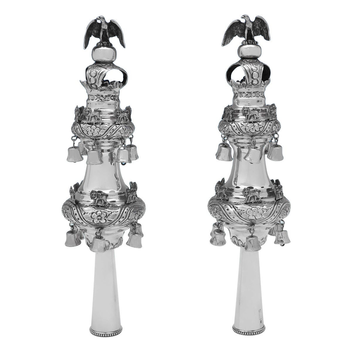 Paire d'anciennes pièces de Rimonim en argent sterling, Londres 1916, Morris Salkind