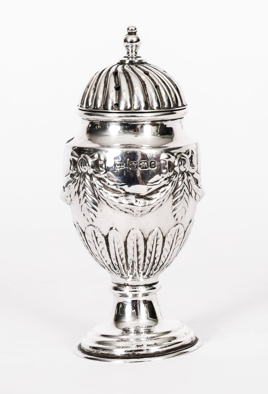 Fine XIX secolo Antica coppia di Shakers in argento sterling per sale e pepe del 1885, XIX secolo in vendita