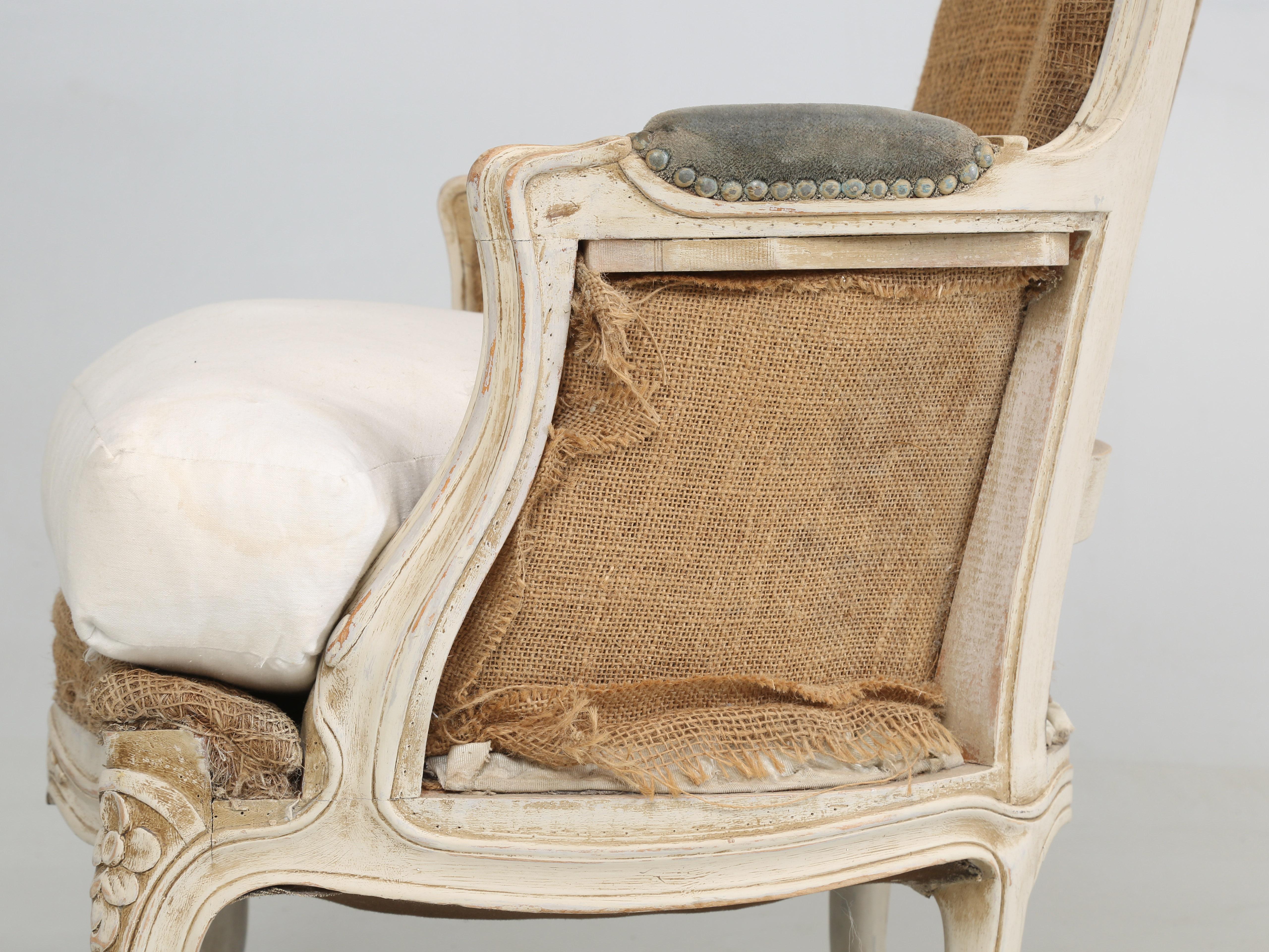 Antikes Paar schwedischer Gustavianischer Bergère Stühle in alter Farbe unrestauriert um 1900 im Angebot 3