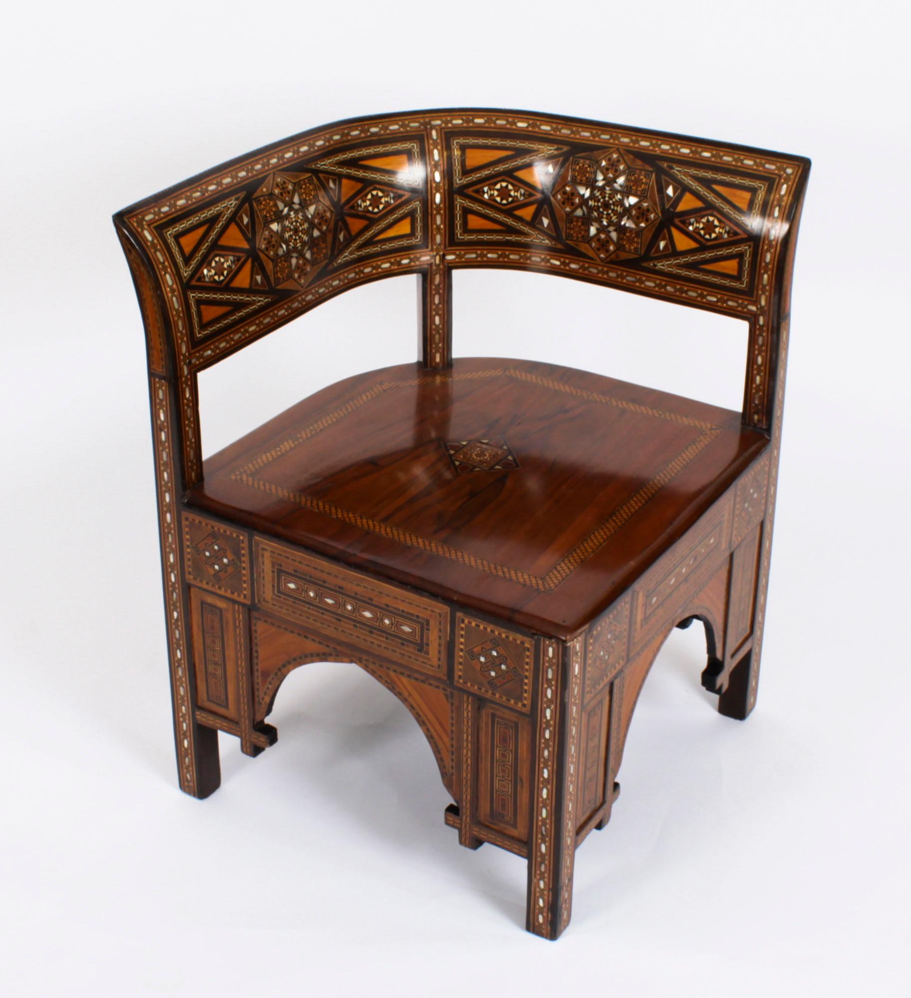 Antike Sessel mit Intarsien aus syrischem Parkett C1900 im Angebot 10