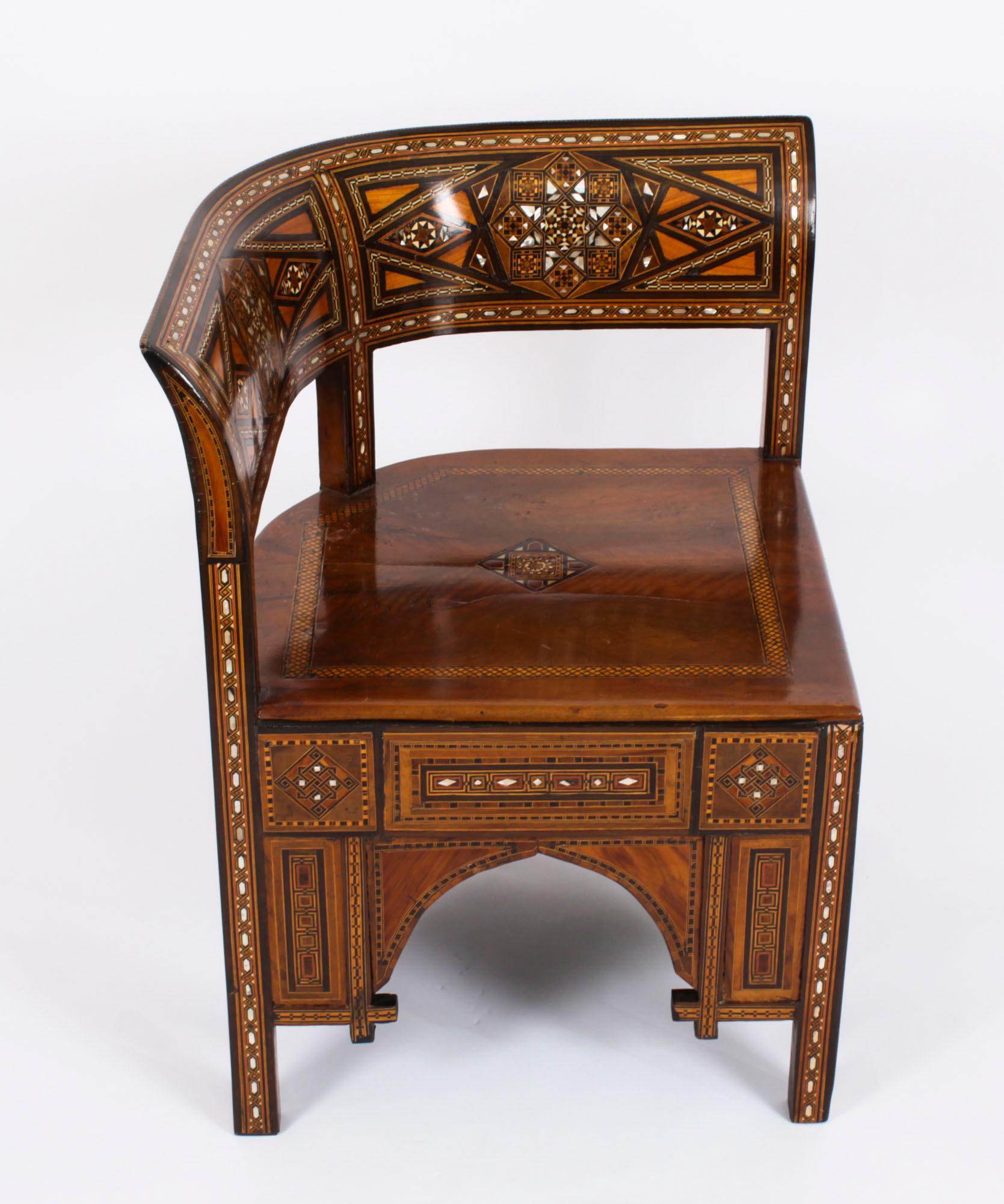 Antike Sessel mit Intarsien aus syrischem Parkett C1900 (Frühes 20. Jahrhundert) im Angebot