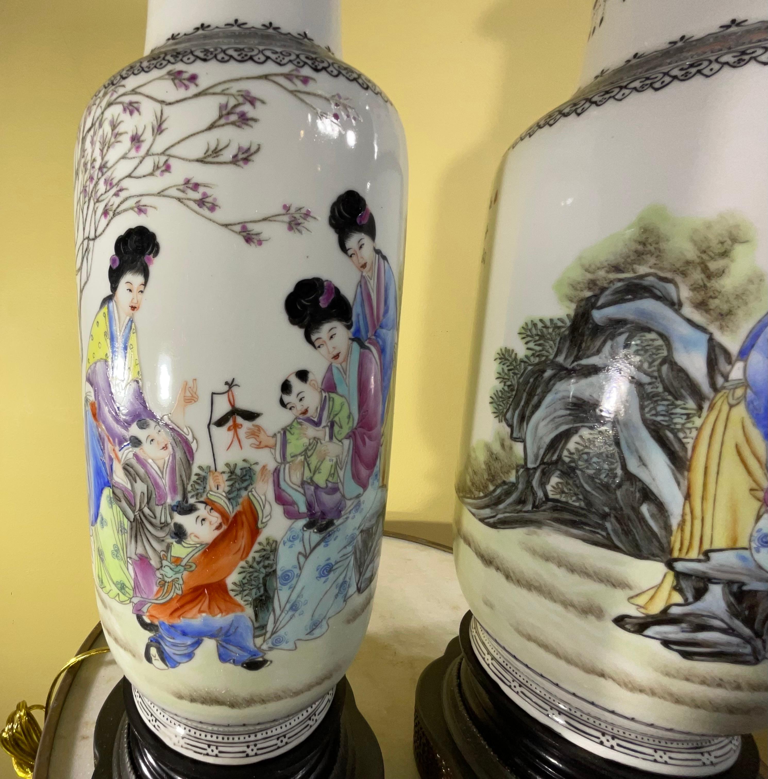 Paire de lampes de bureau anciennes en porcelaine chinoiseries, nouvellement  Electrifié en vente 6