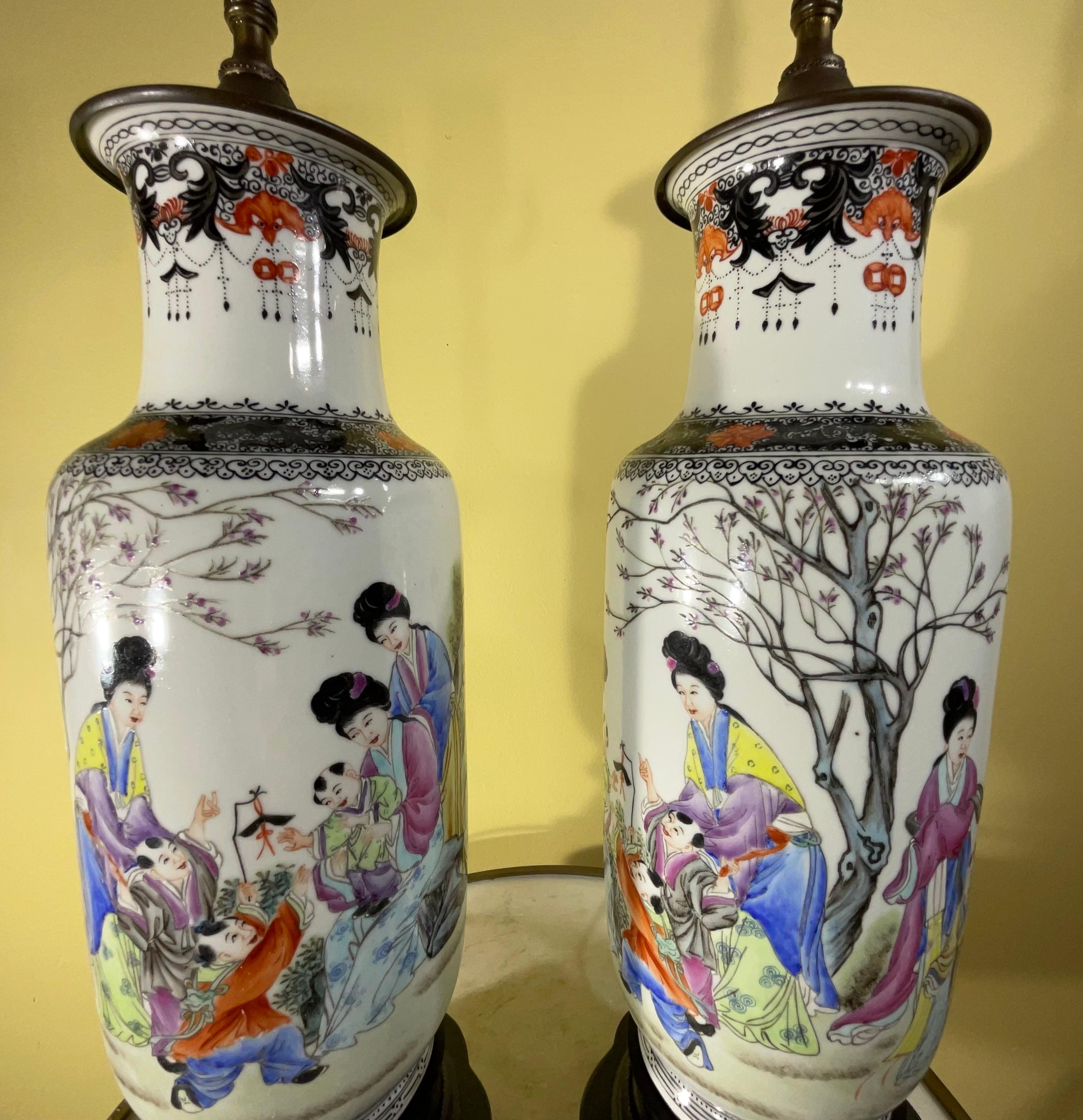 Antica coppia di lampade da tavolo Chinoiserie Vasi di porcellana Nuovi  Elettrificato in vendita 8