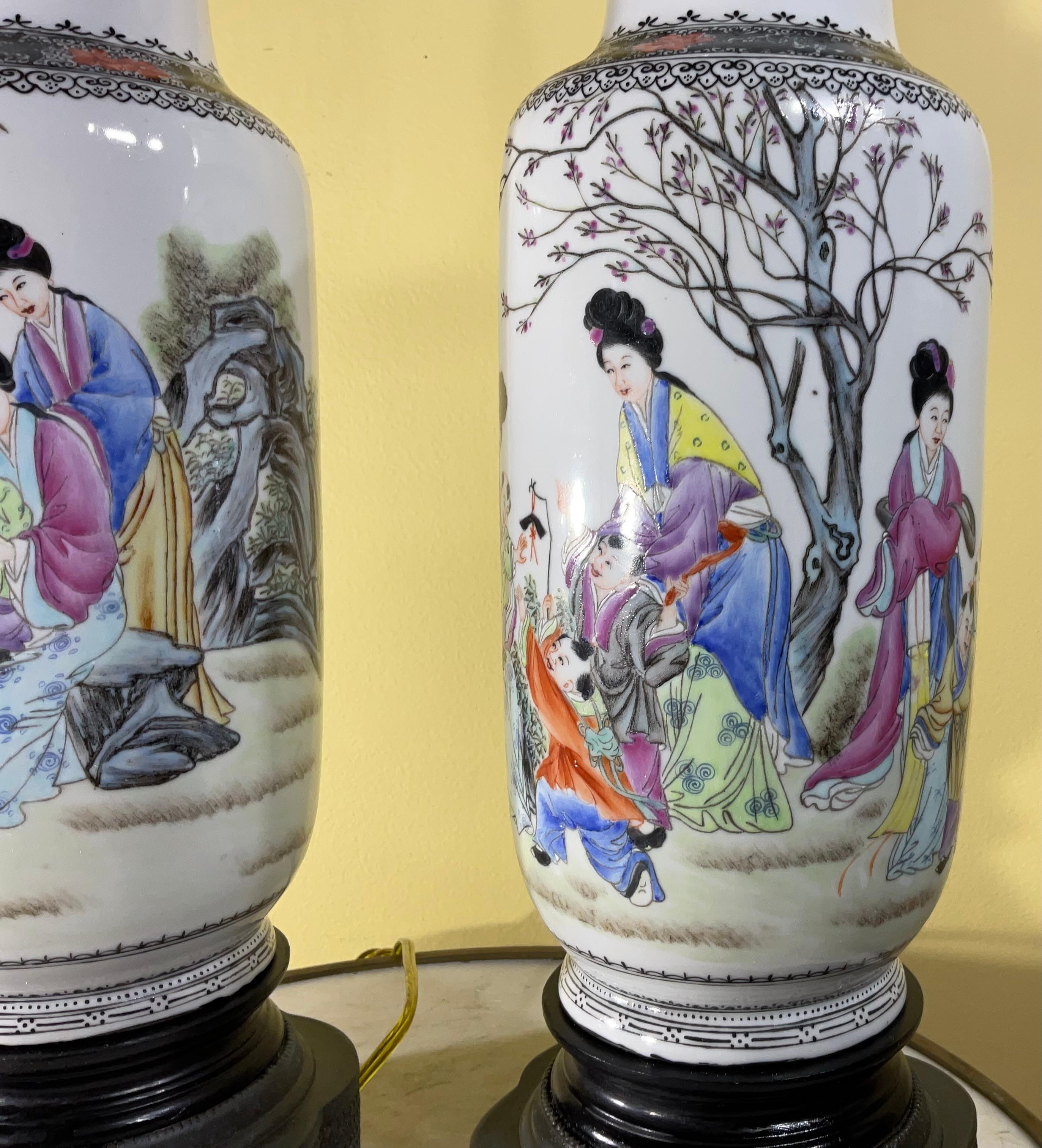 Antique Pair Of Table Lamps Chinoiserie Porcelain Vases Newly  Electrified In Good Condition For Sale In Delray Beach, FL